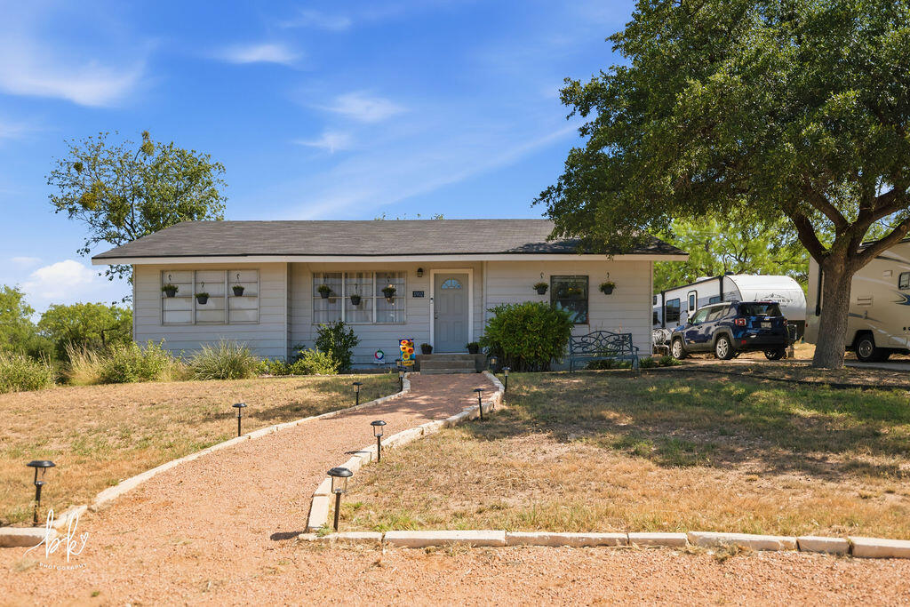 1902 Beaty Road Property Photo 2