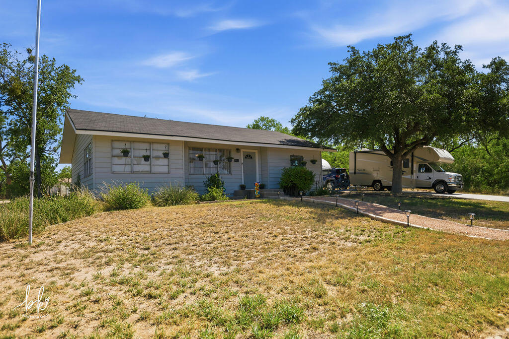 1902 Beaty Road Property Photo 3
