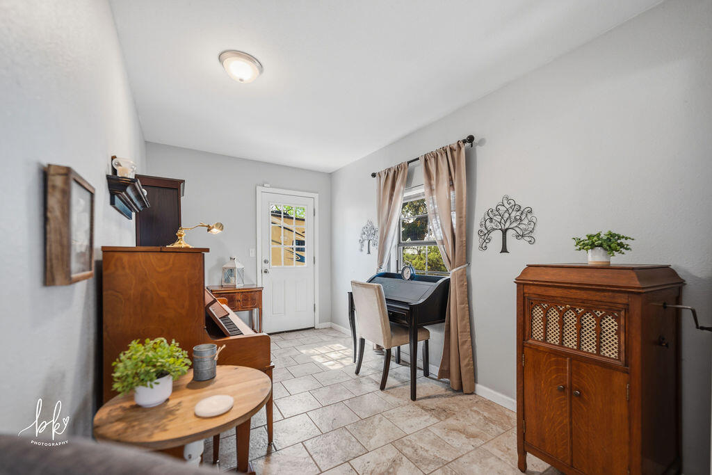 1902 Beaty Road Property Photo 6