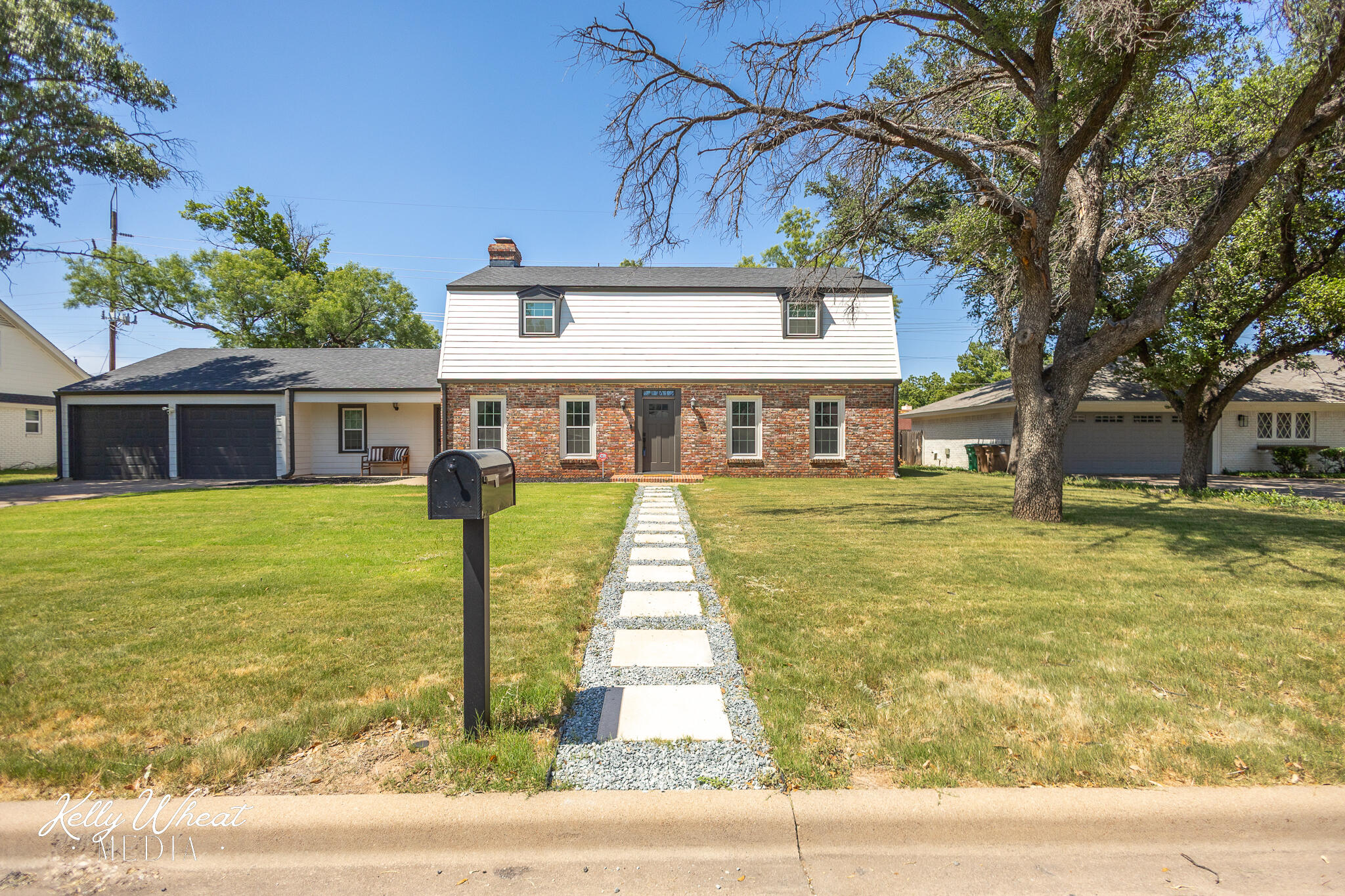 2644 Parkview Drive Property Photo 1