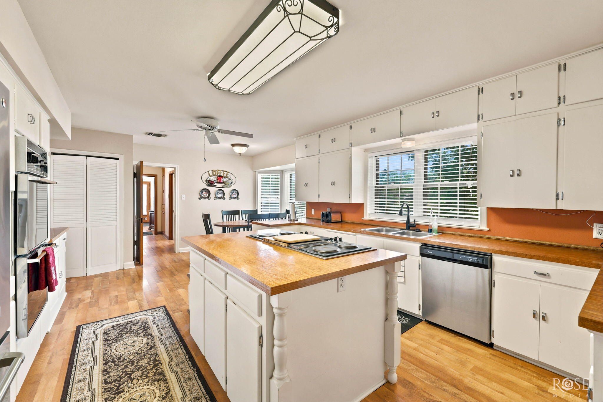 302 S Broadway Street Property Photo 10