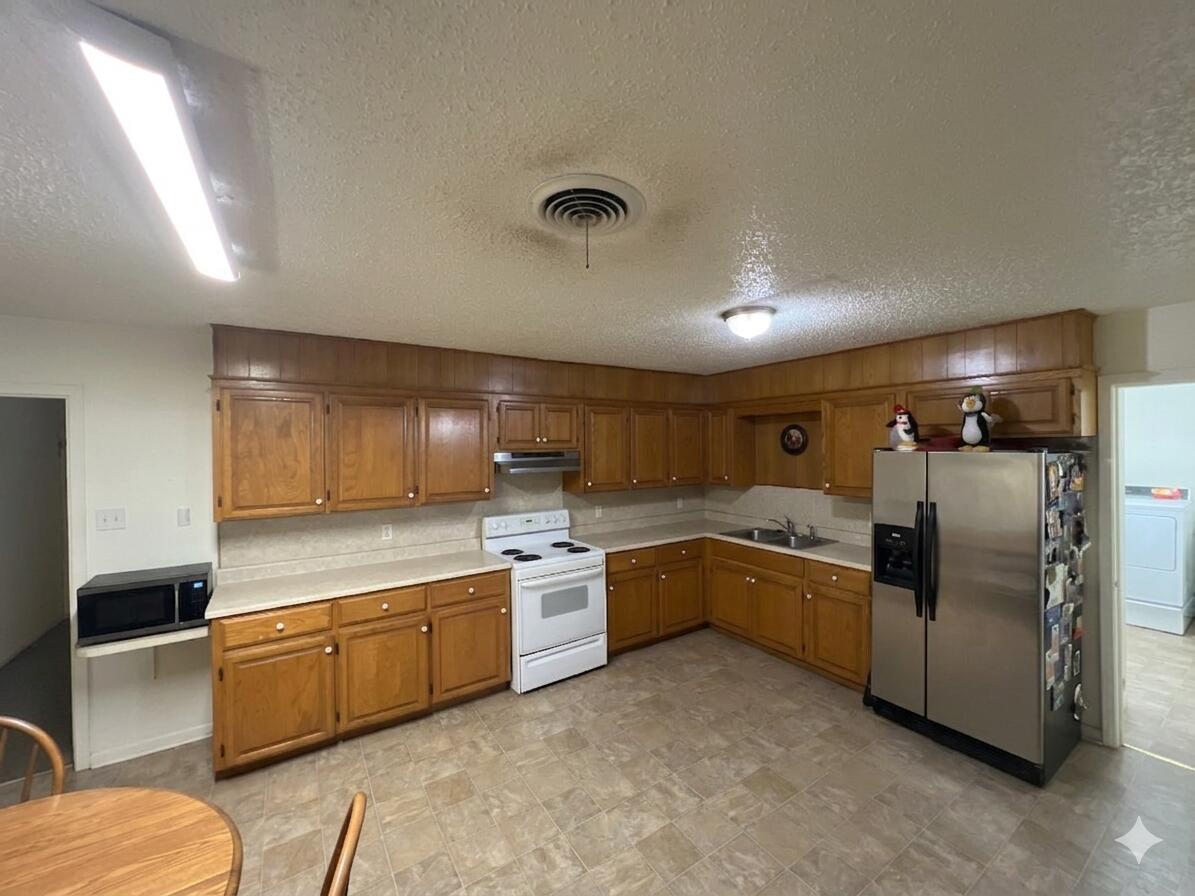 111 East Avenue Property Photo 3