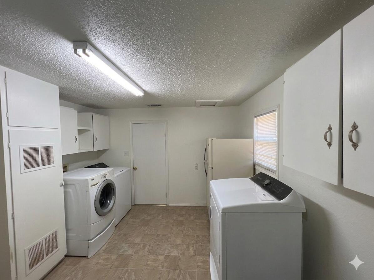 111 East Avenue Property Photo 4