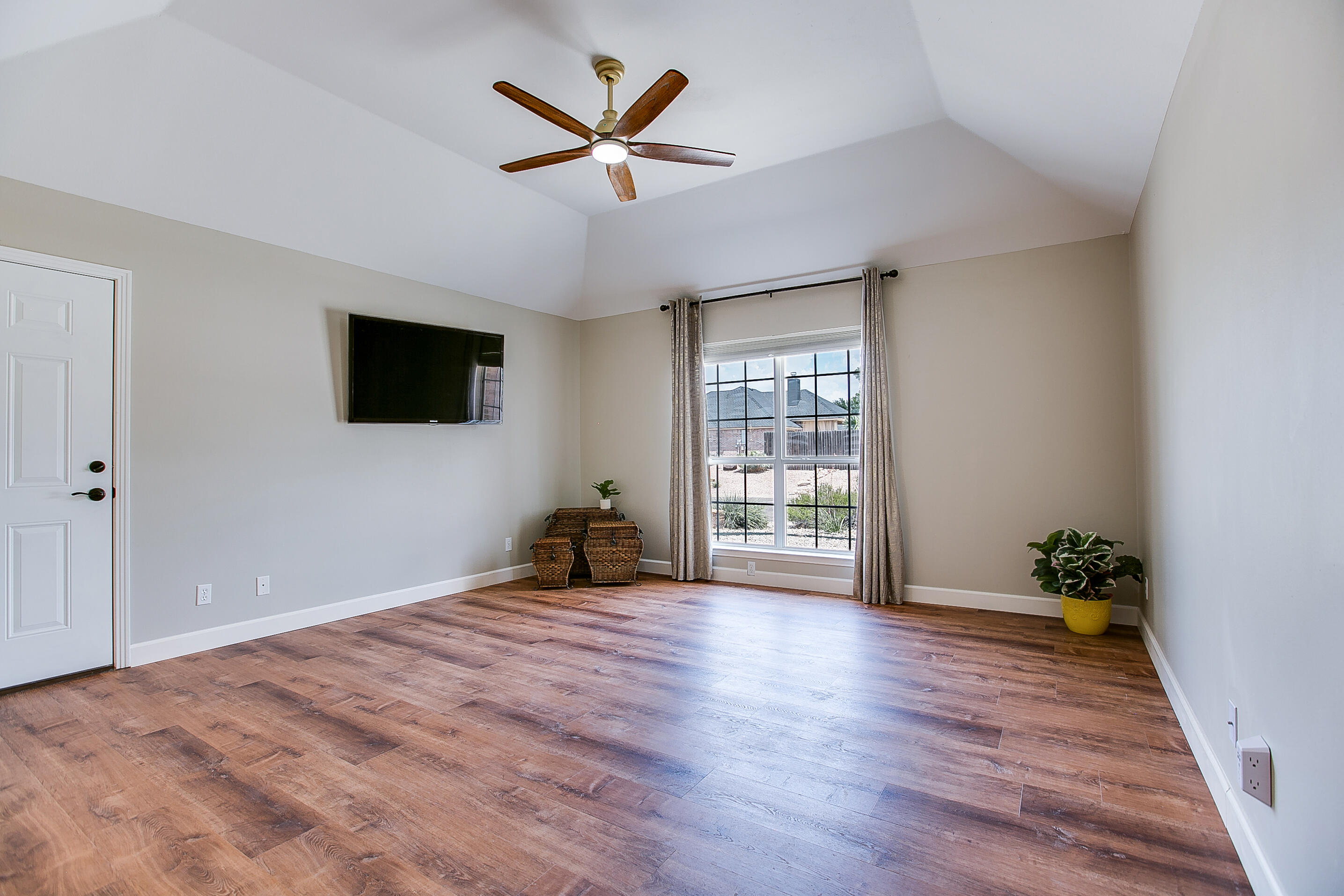 1225 Avondale Avenue Property Photo 18