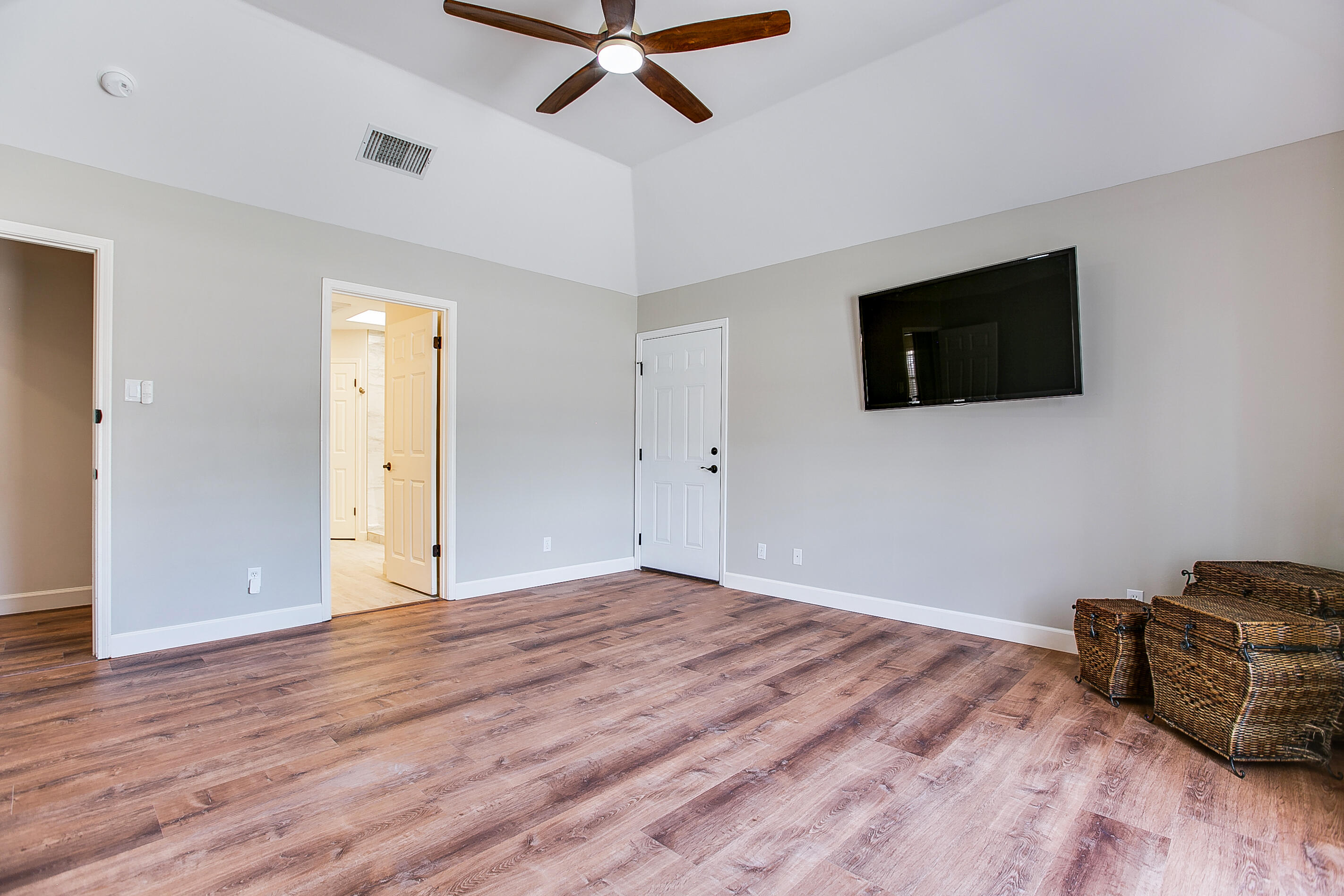 1225 Avondale Avenue Property Photo 19