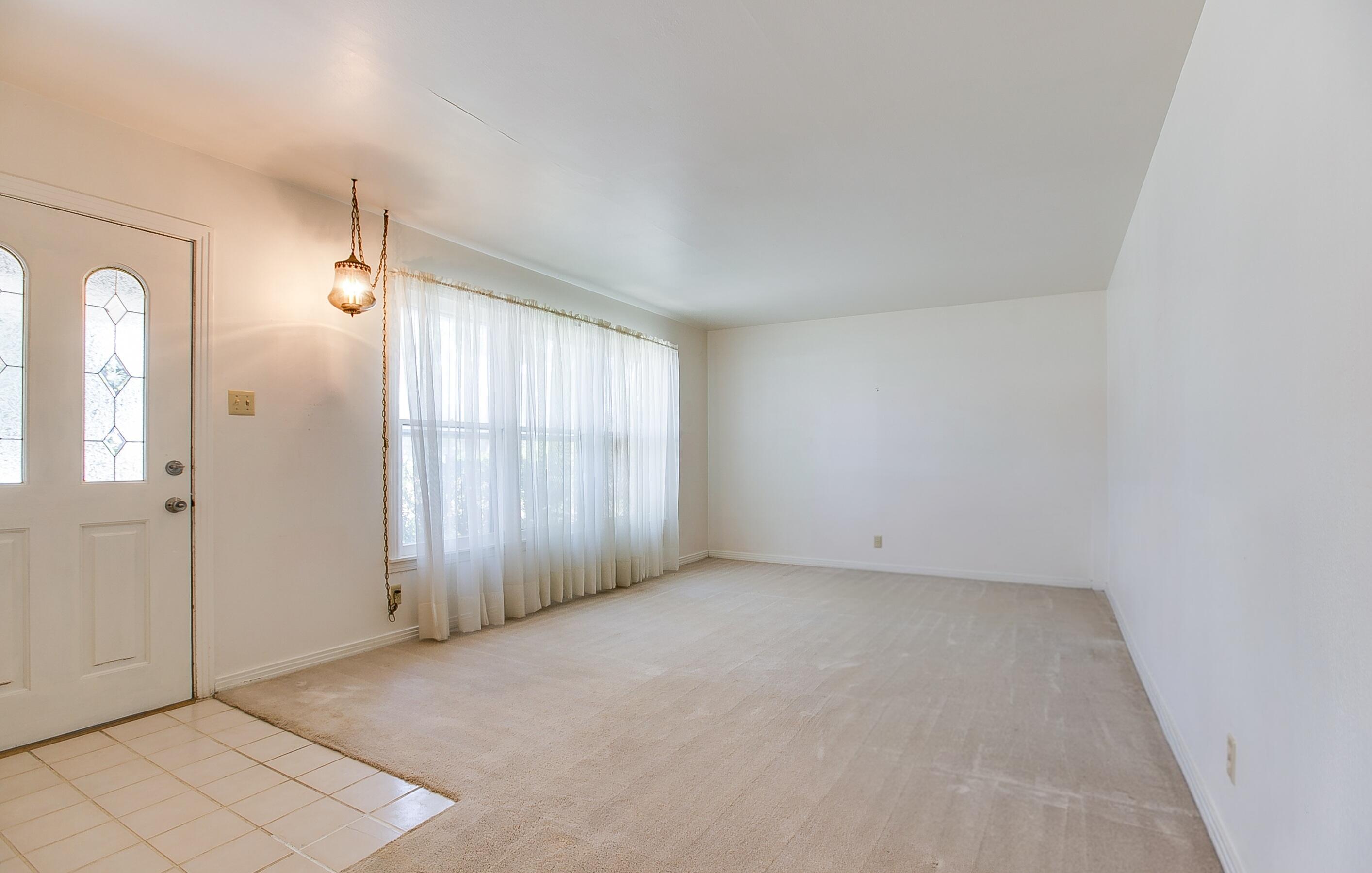 2811 W Twohig Avenue Property Photo 4