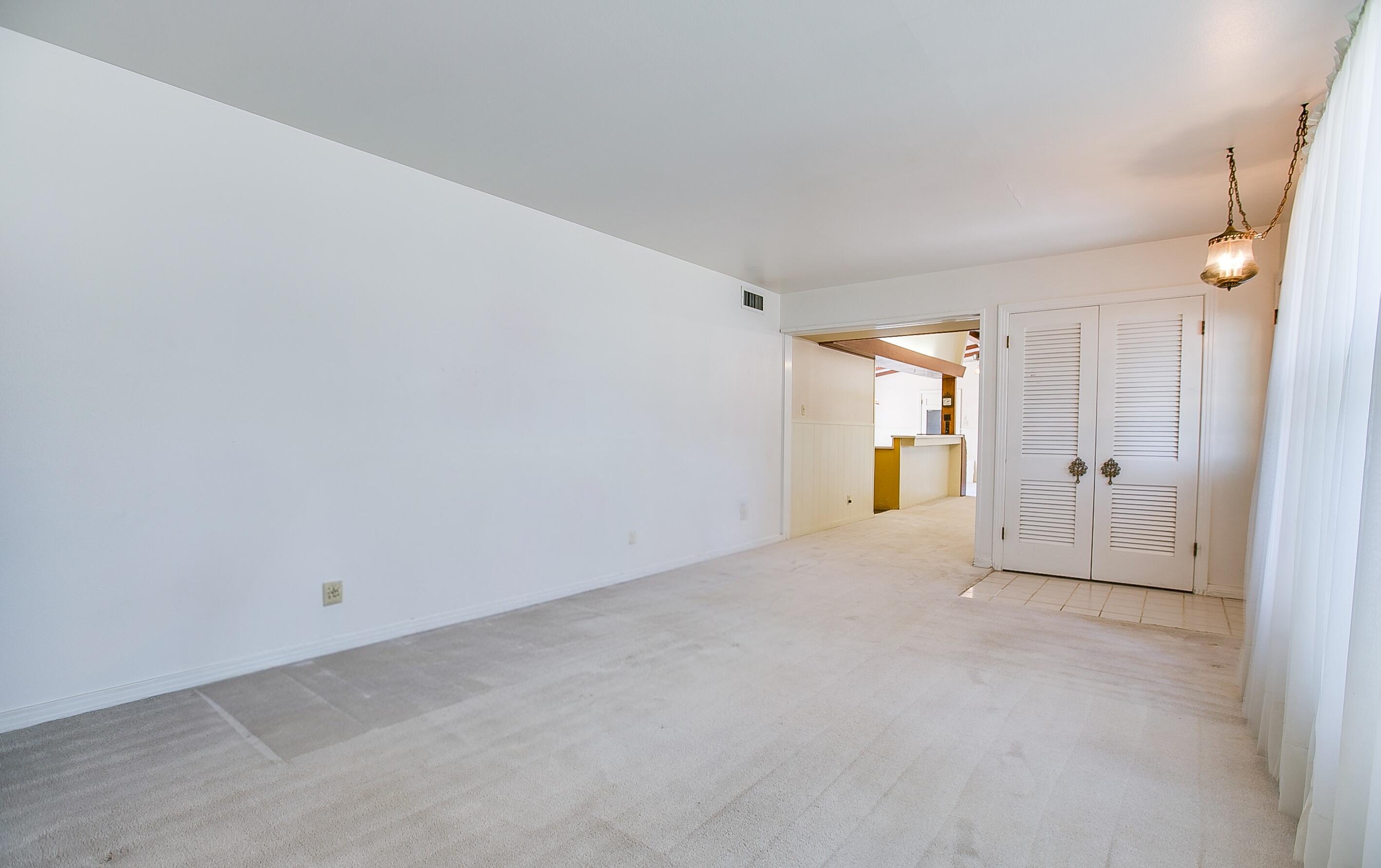 2811 W Twohig Avenue Property Photo 5