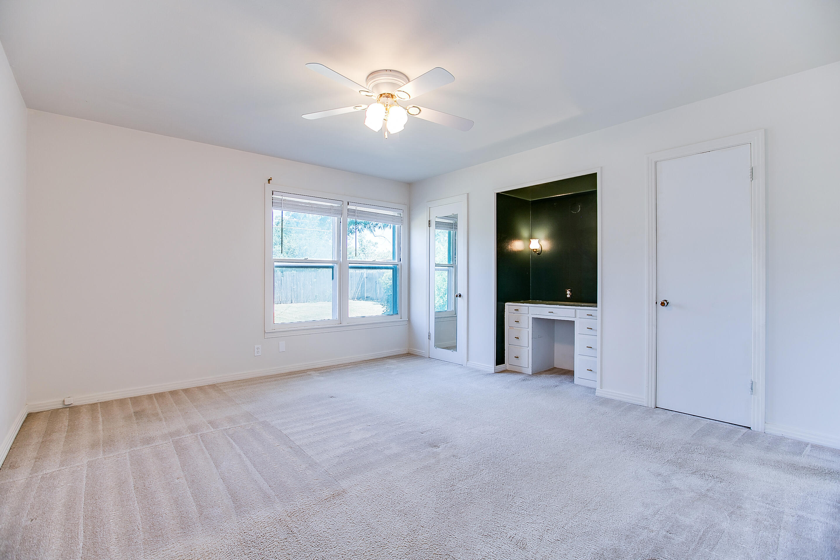 2811 W Twohig Avenue Property Photo 15