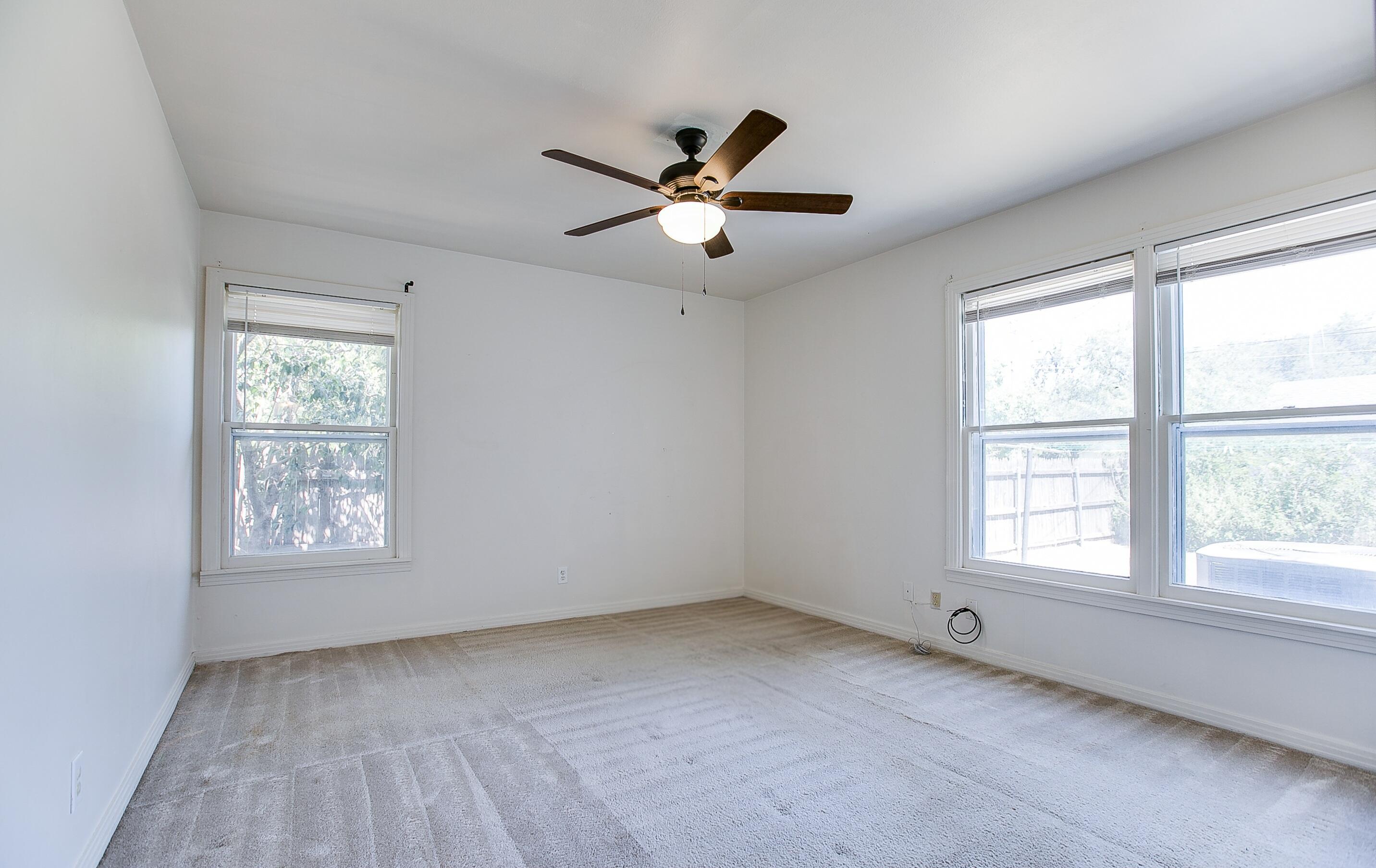 2811 W Twohig Avenue Property Photo 24