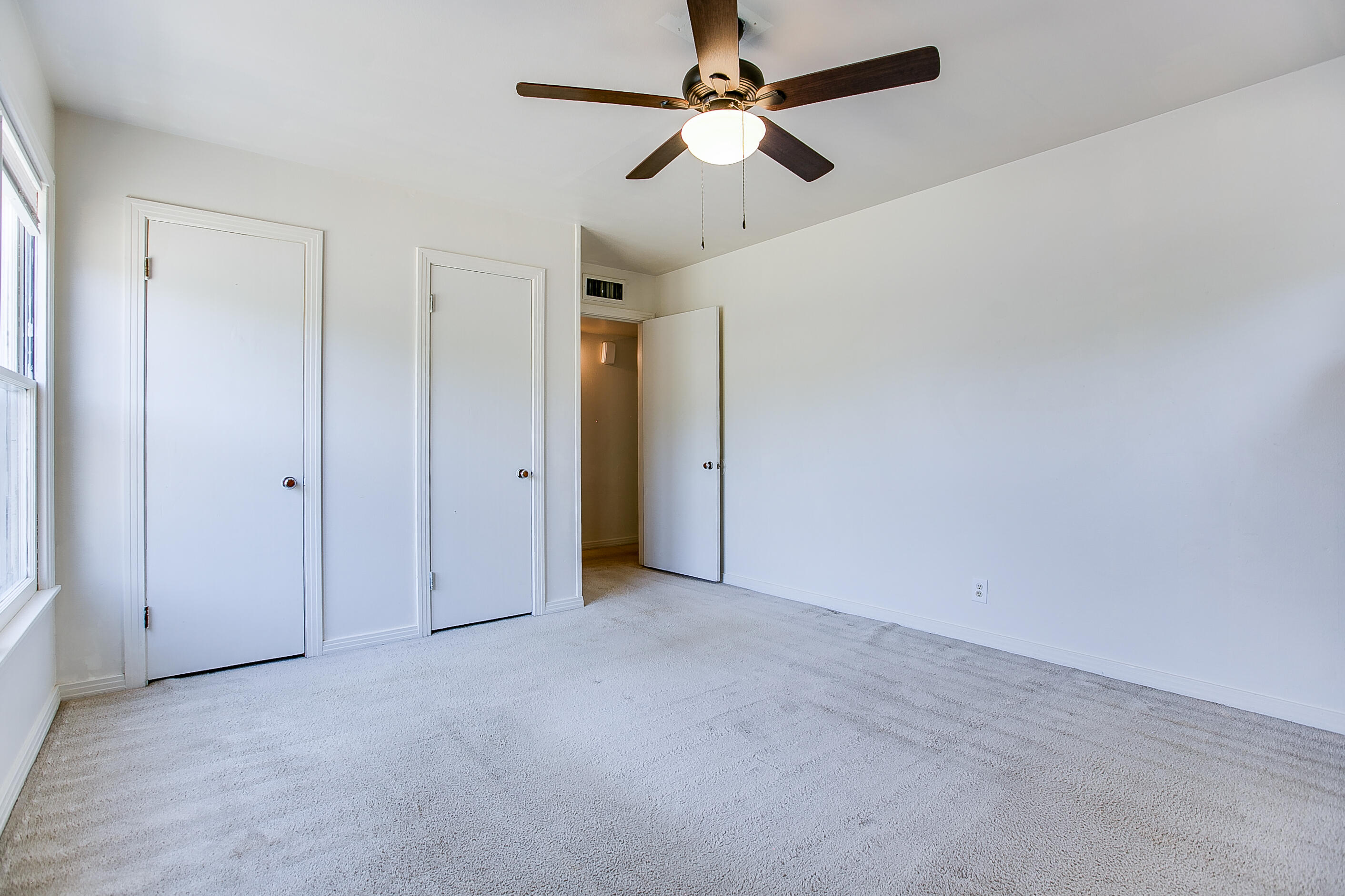 2811 W Twohig Avenue Property Photo 25