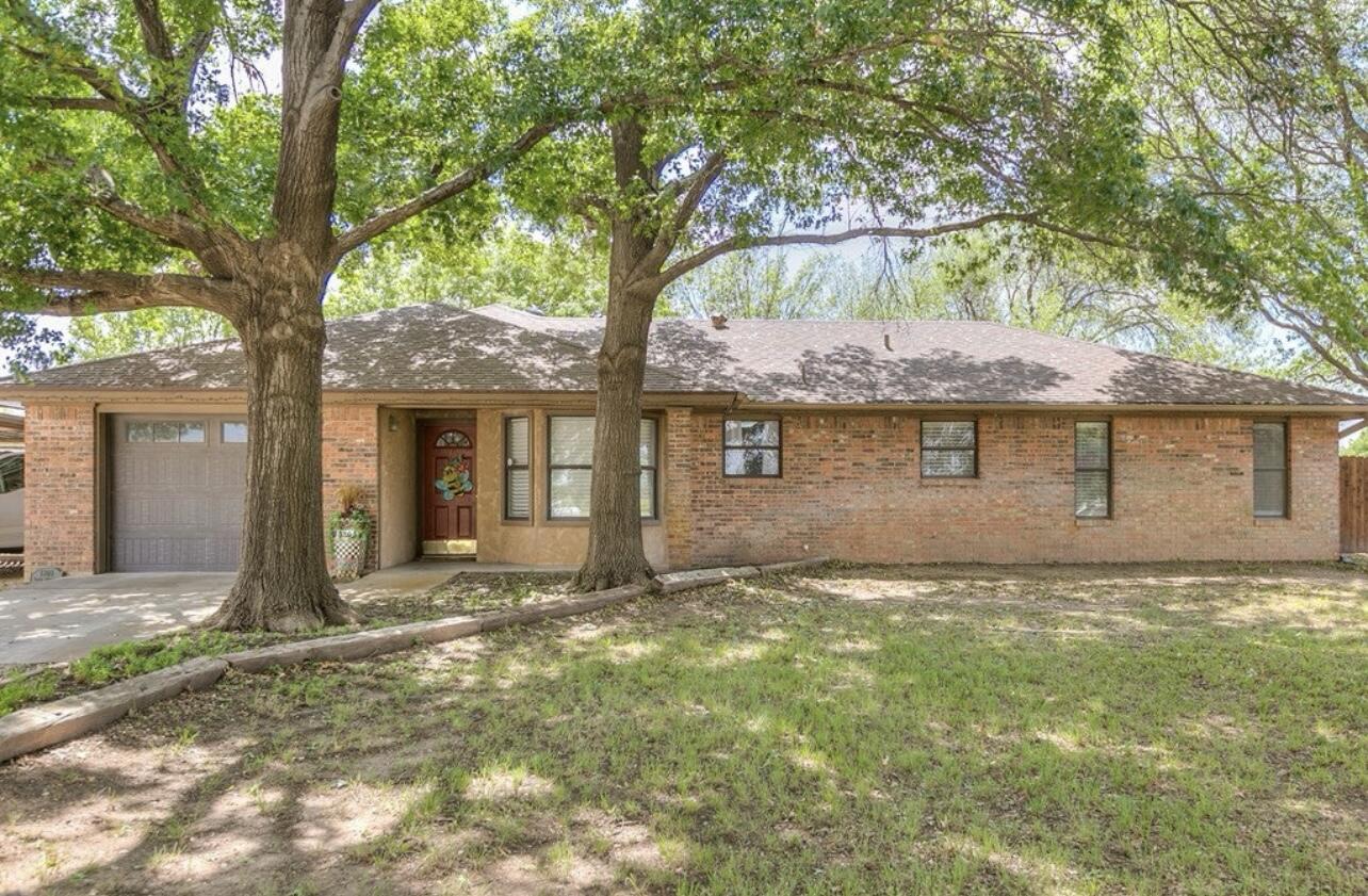 1305 N Broadway Street Property Photo 5