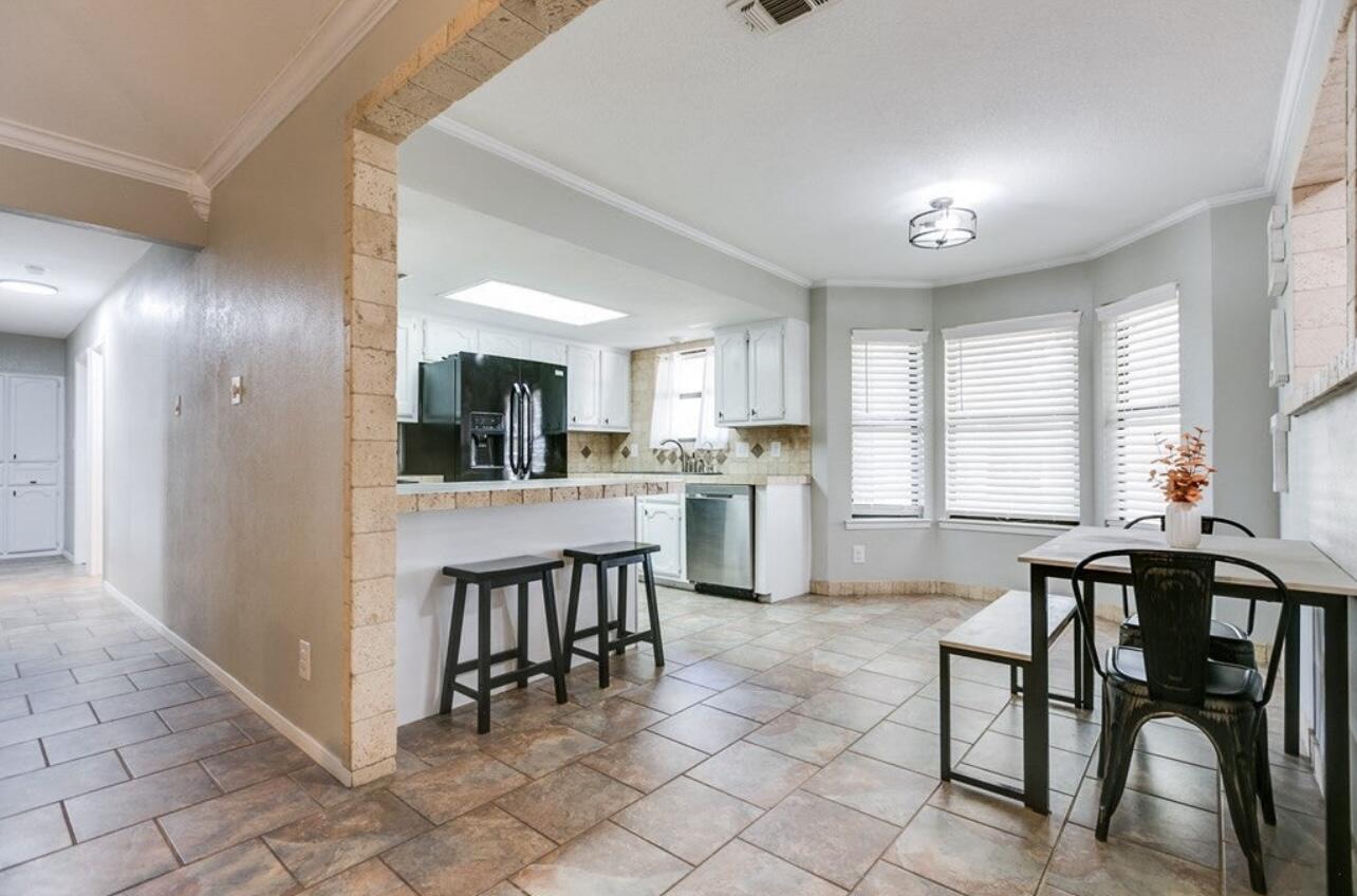 1305 N Broadway Street Property Photo 7