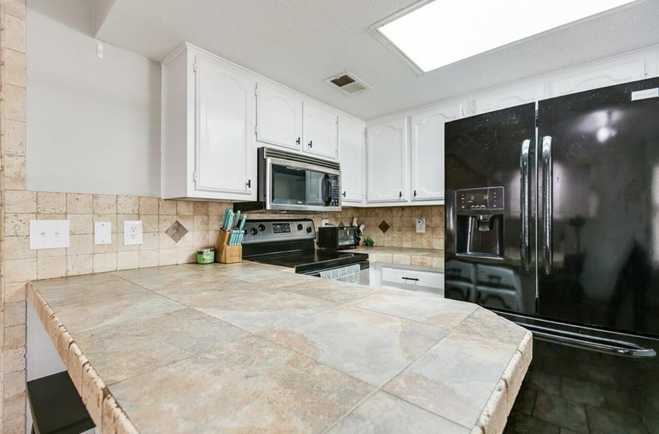 1305 N Broadway Street Property Photo 10