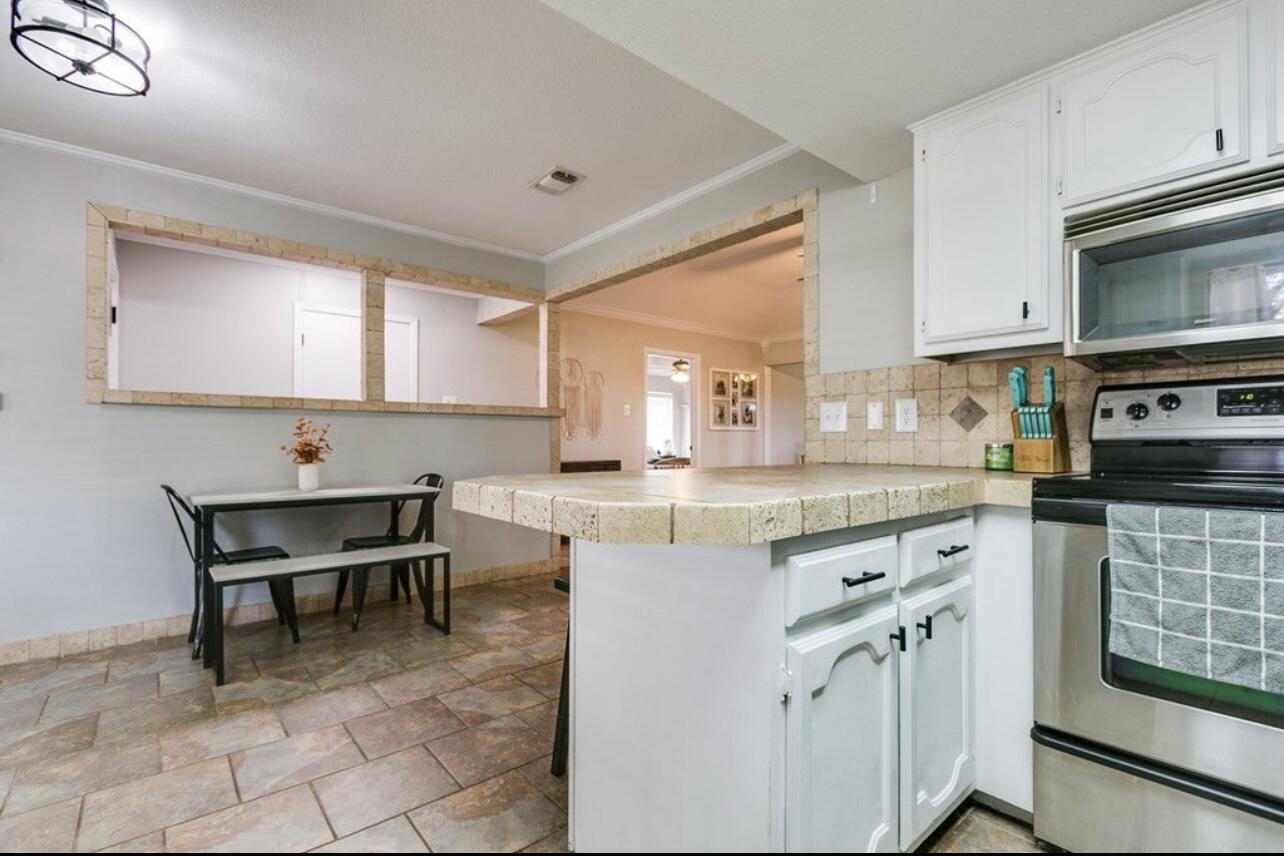 1305 N Broadway Street Property Photo 11
