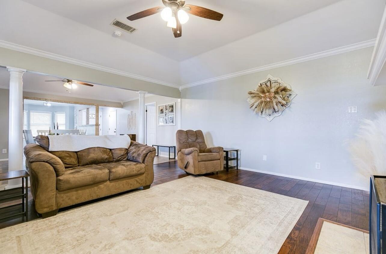 1305 N Broadway Street Property Photo 17