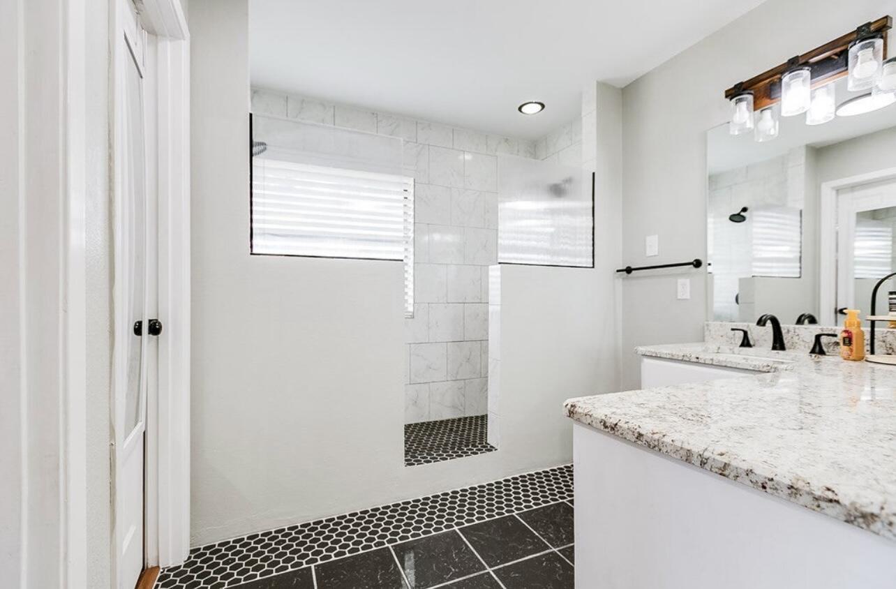 1305 N Broadway Street Property Photo 21