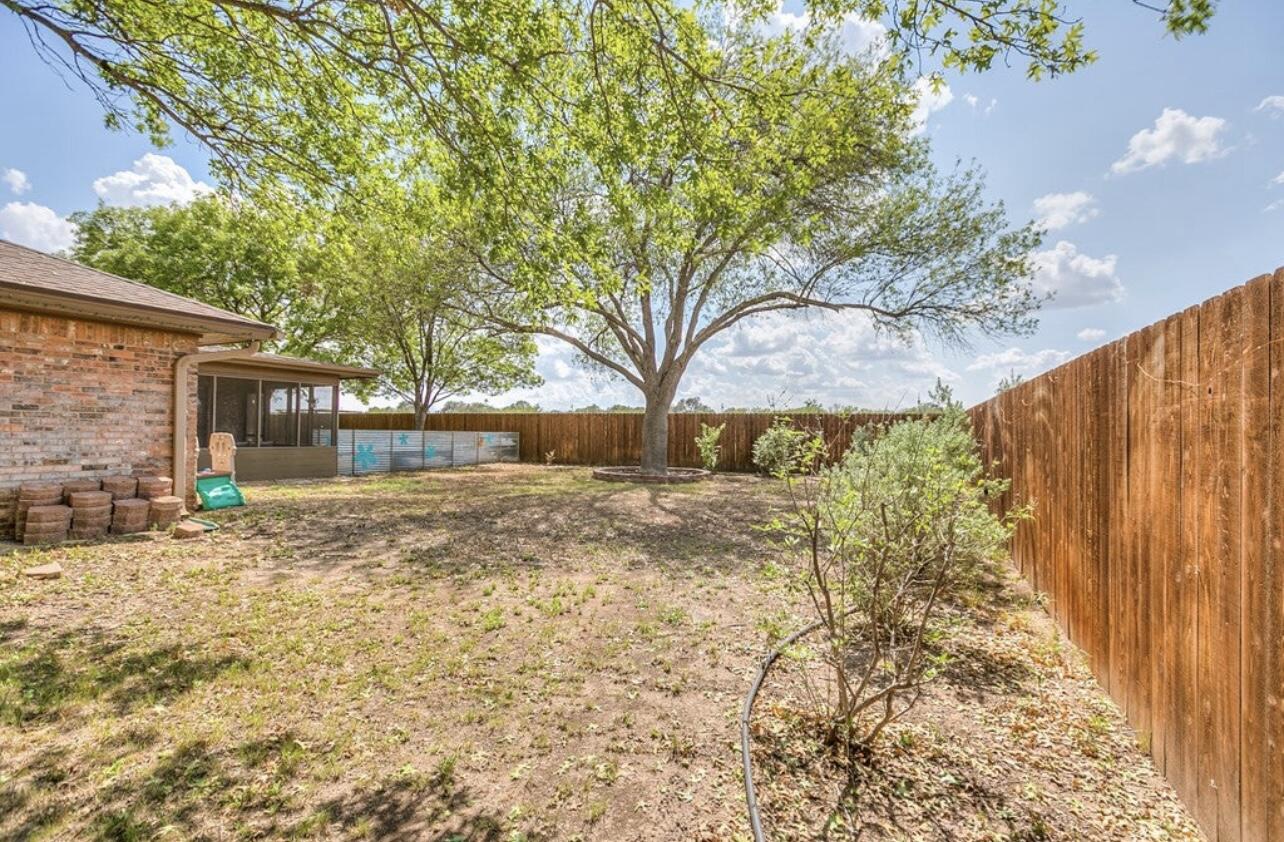 1305 N Broadway Street Property Photo 32