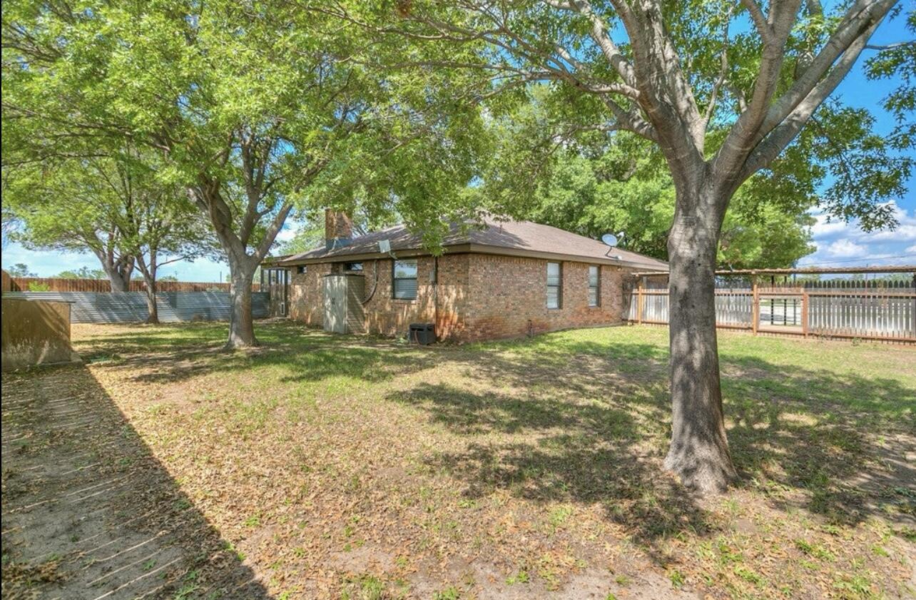 1305 N Broadway Street Property Photo 34