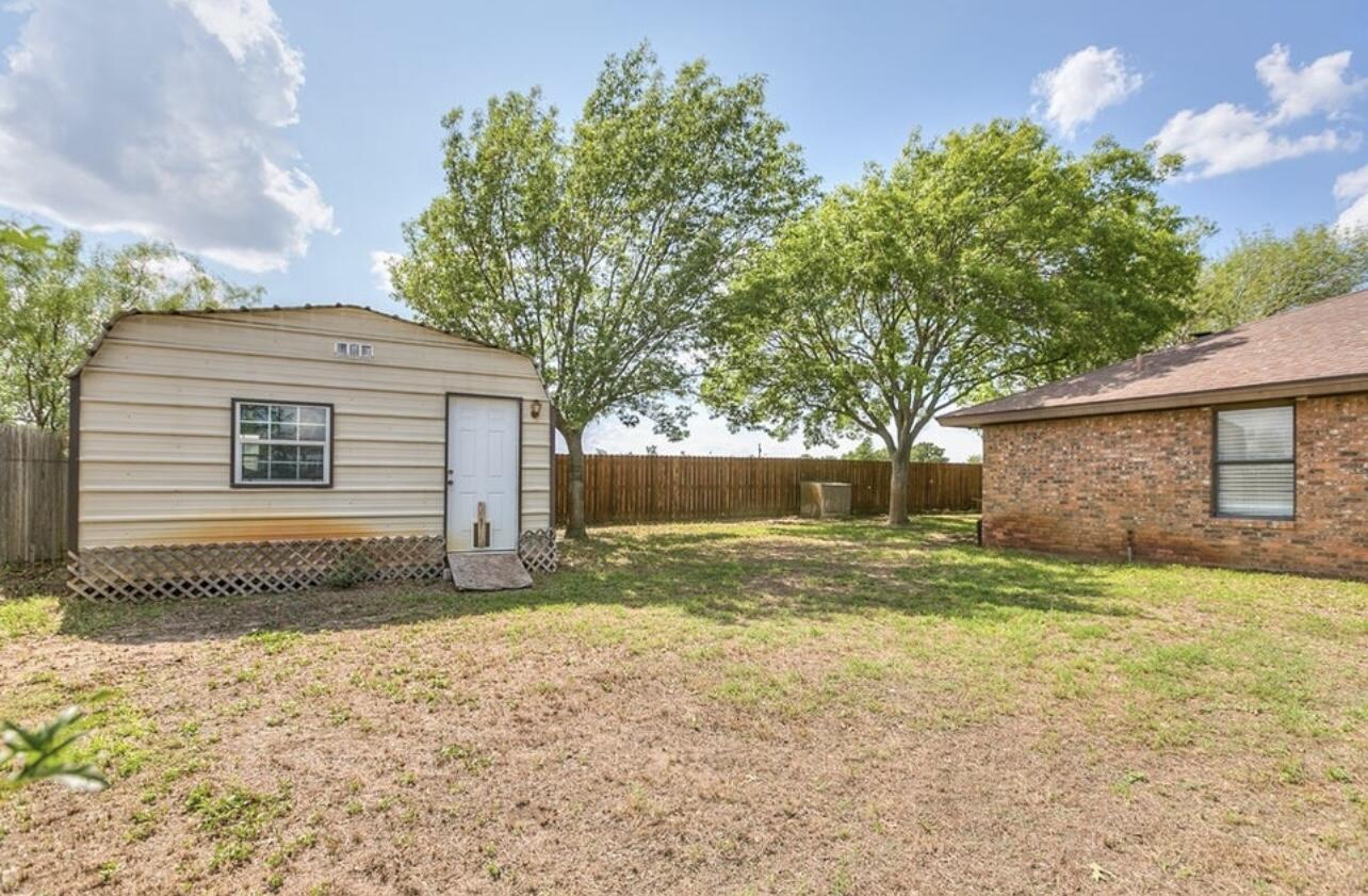 1305 N Broadway Street Property Photo 35