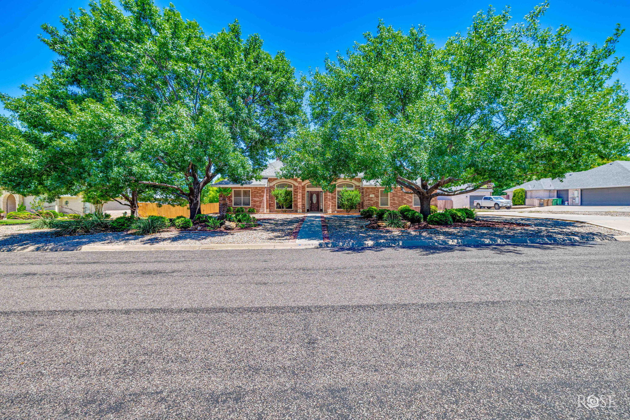 6030 Kingsbridge Drive Property Photo 2