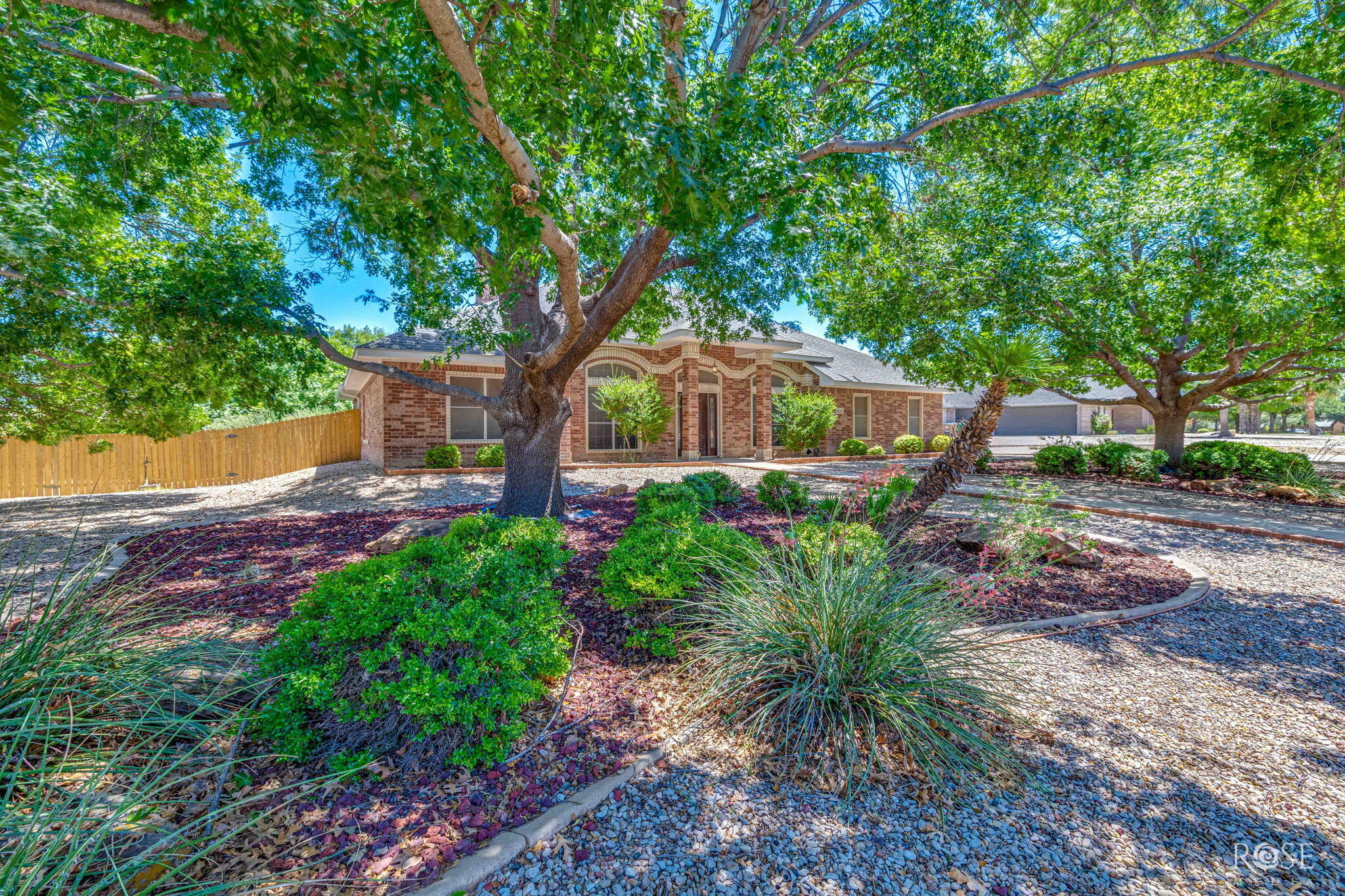 6030 Kingsbridge Drive Property Photo 3