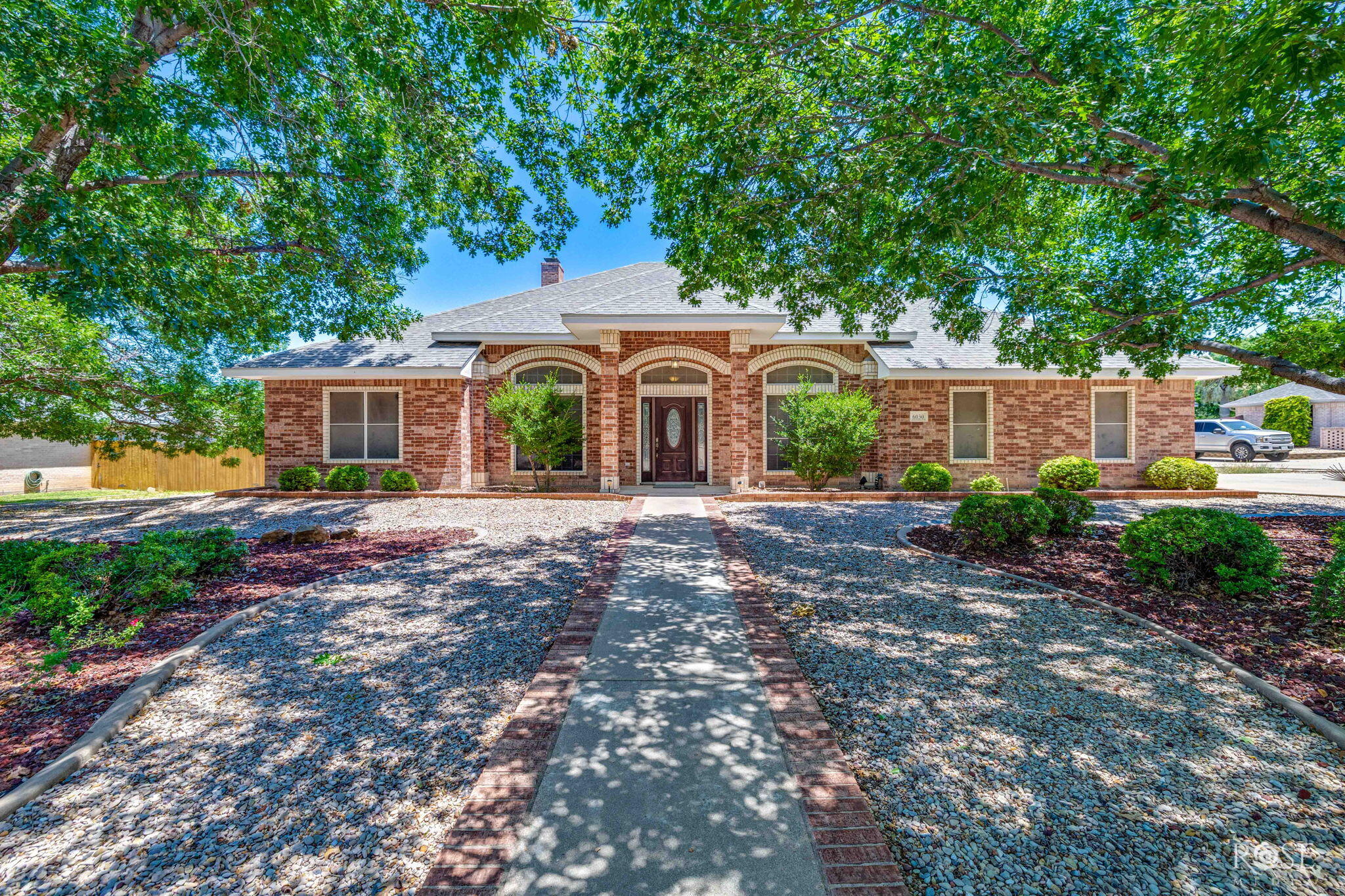 6030 Kingsbridge Drive Property Photo 6