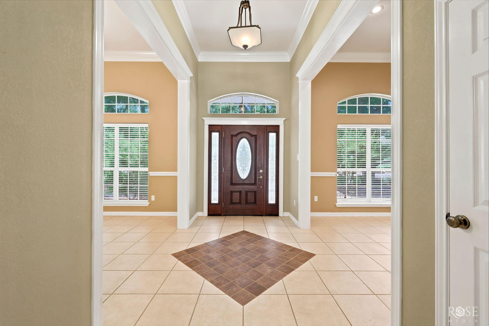 6030 Kingsbridge Drive Property Photo 9