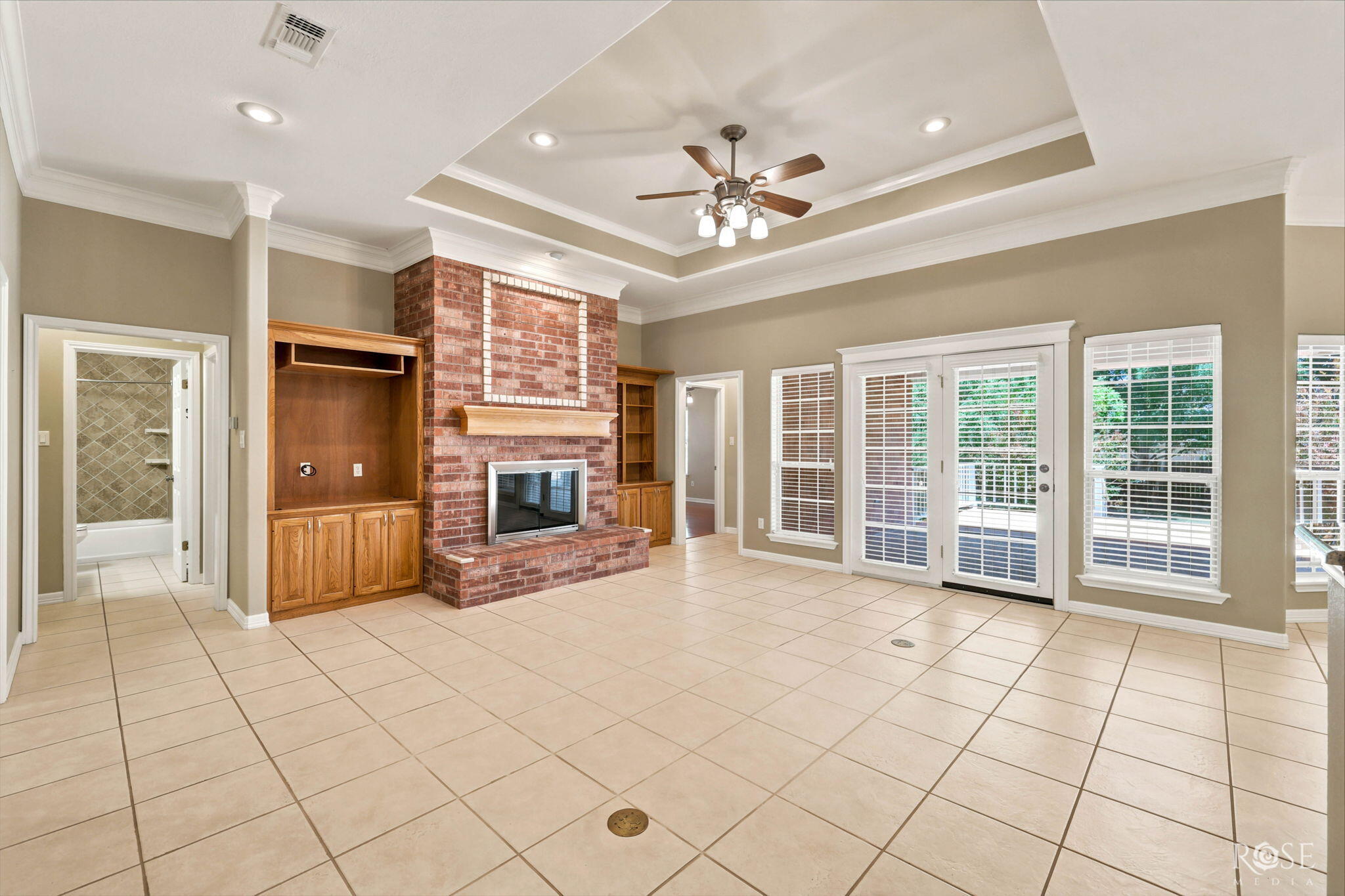6030 Kingsbridge Drive Property Photo 10