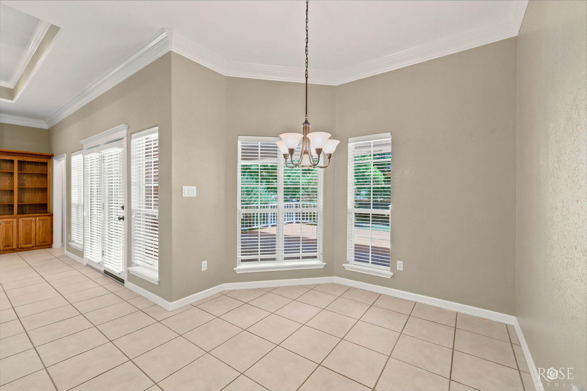 6030 Kingsbridge Drive Property Photo 13