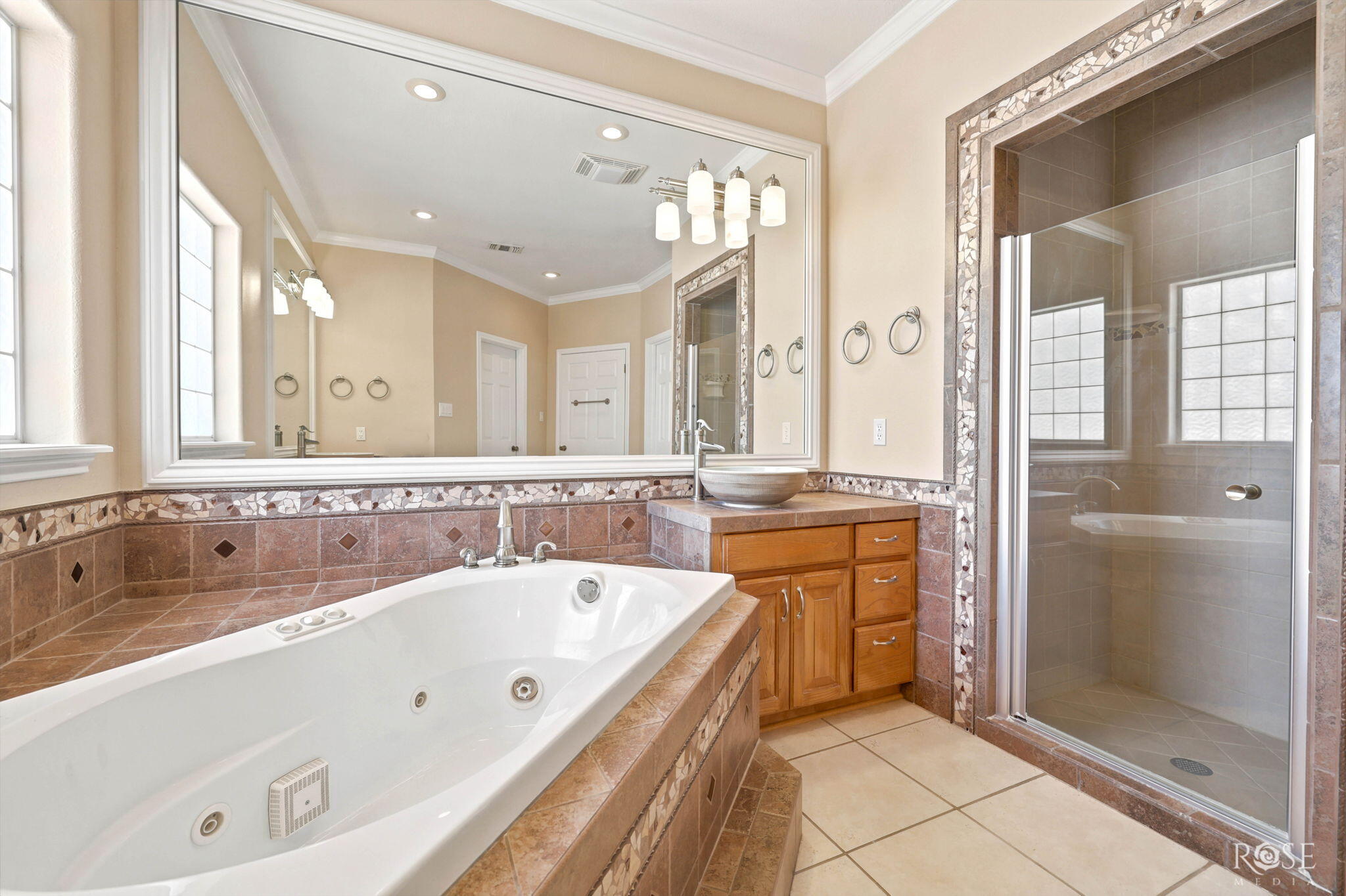 6030 Kingsbridge Drive Property Photo 23