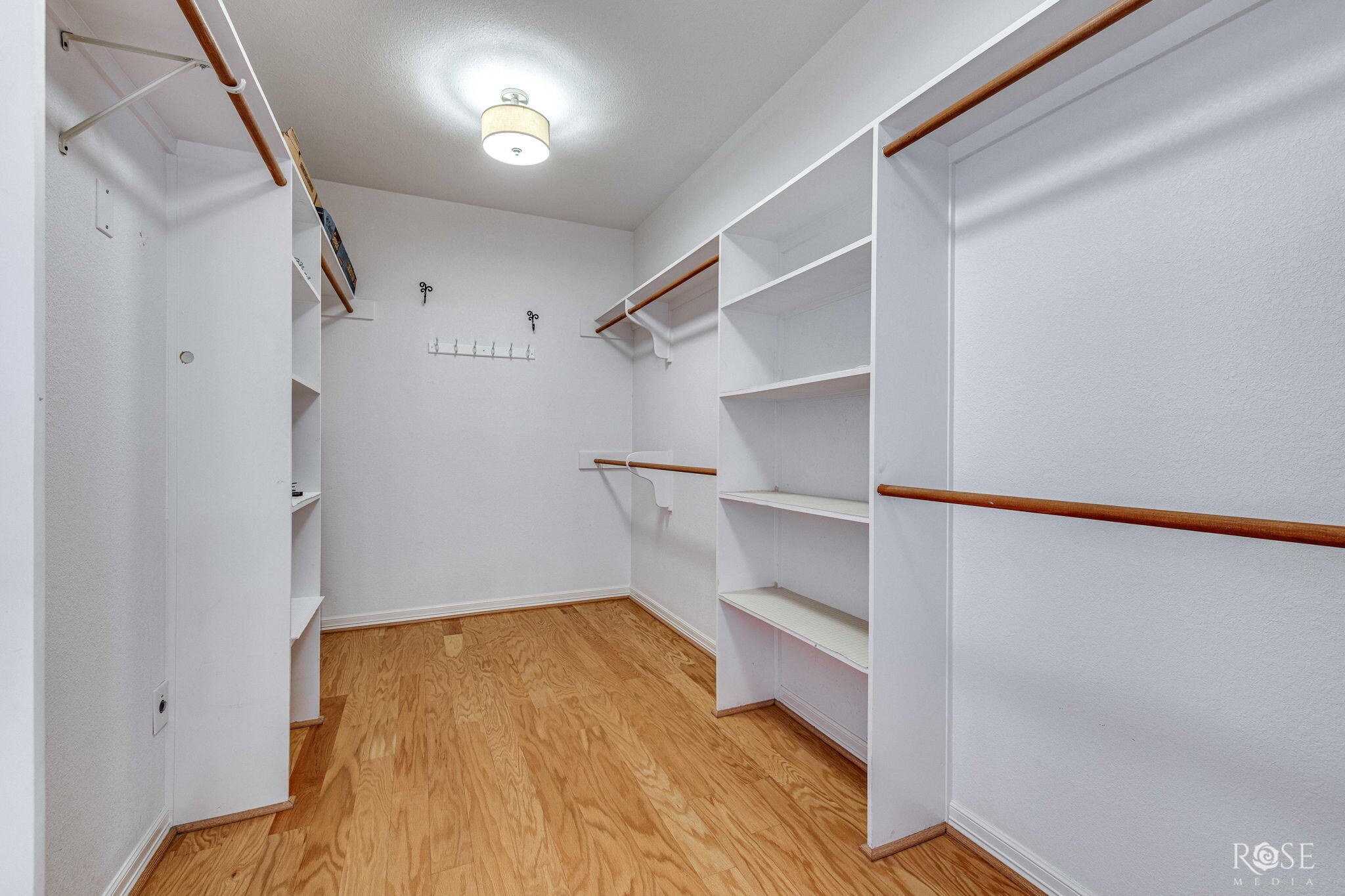 6030 Kingsbridge Drive Property Photo 26