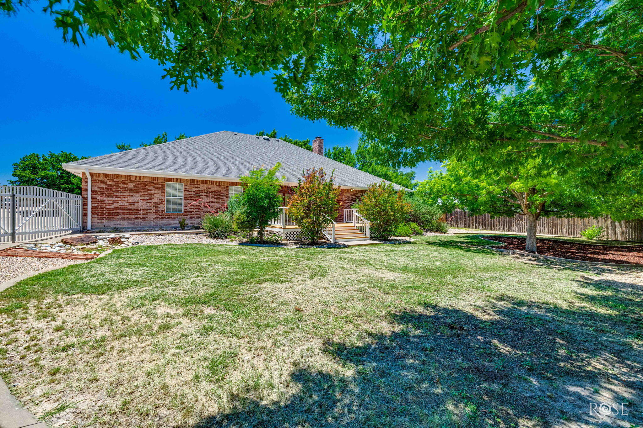 6030 Kingsbridge Drive Property Photo 38