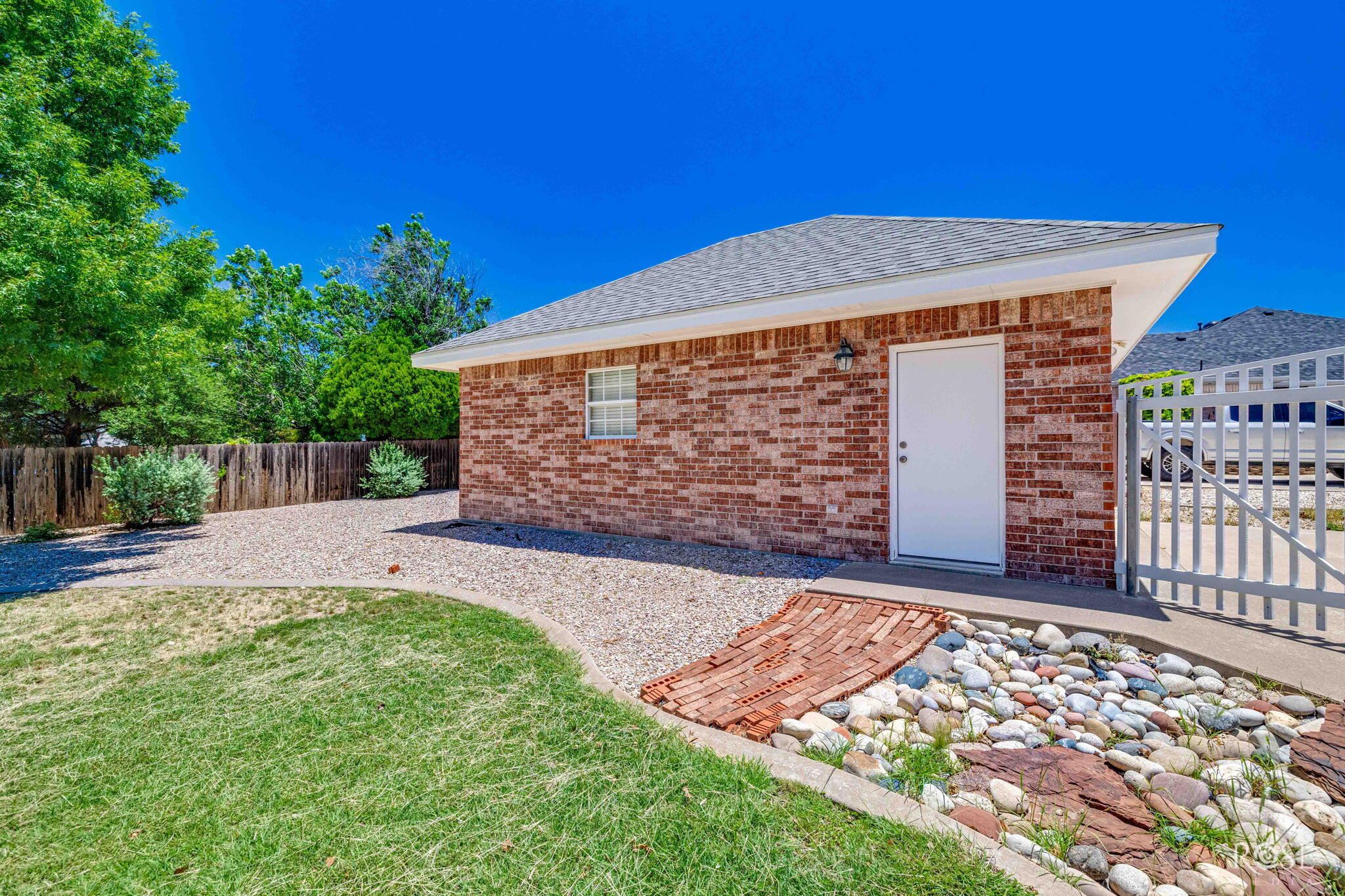 6030 Kingsbridge Drive Property Photo 40