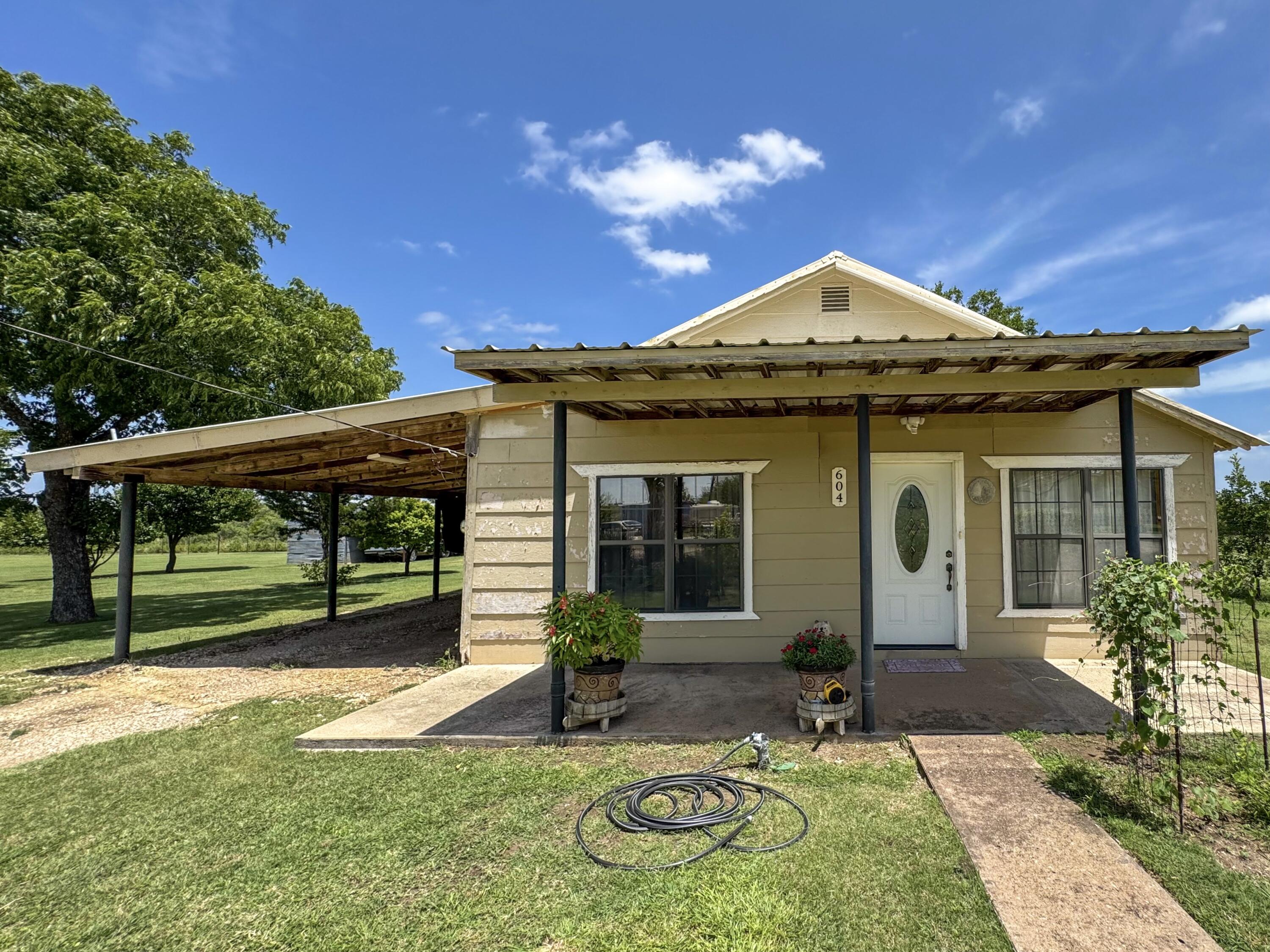 604 Hall Street Property Photo 1