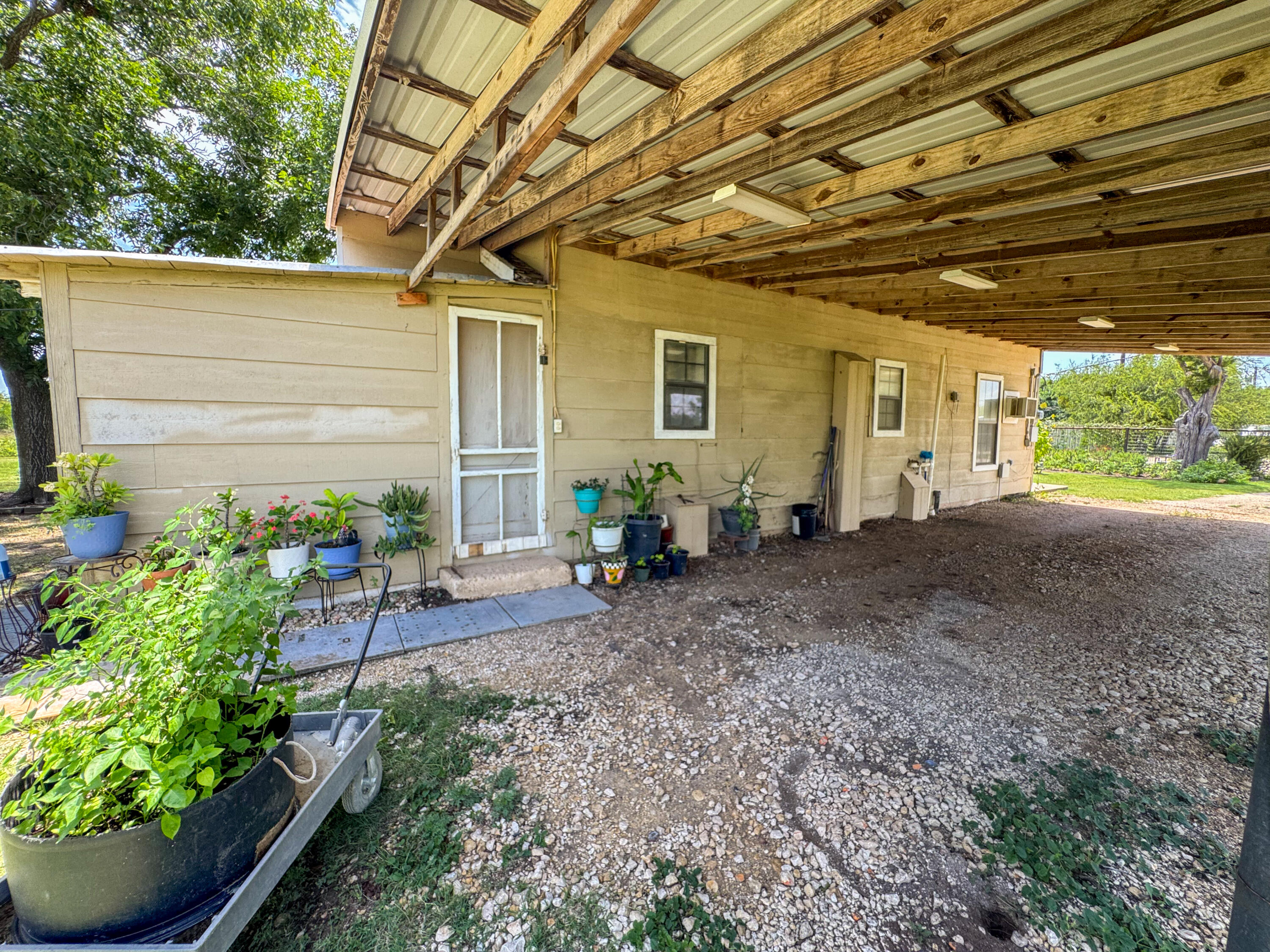 604 Hall Street Property Photo 9
