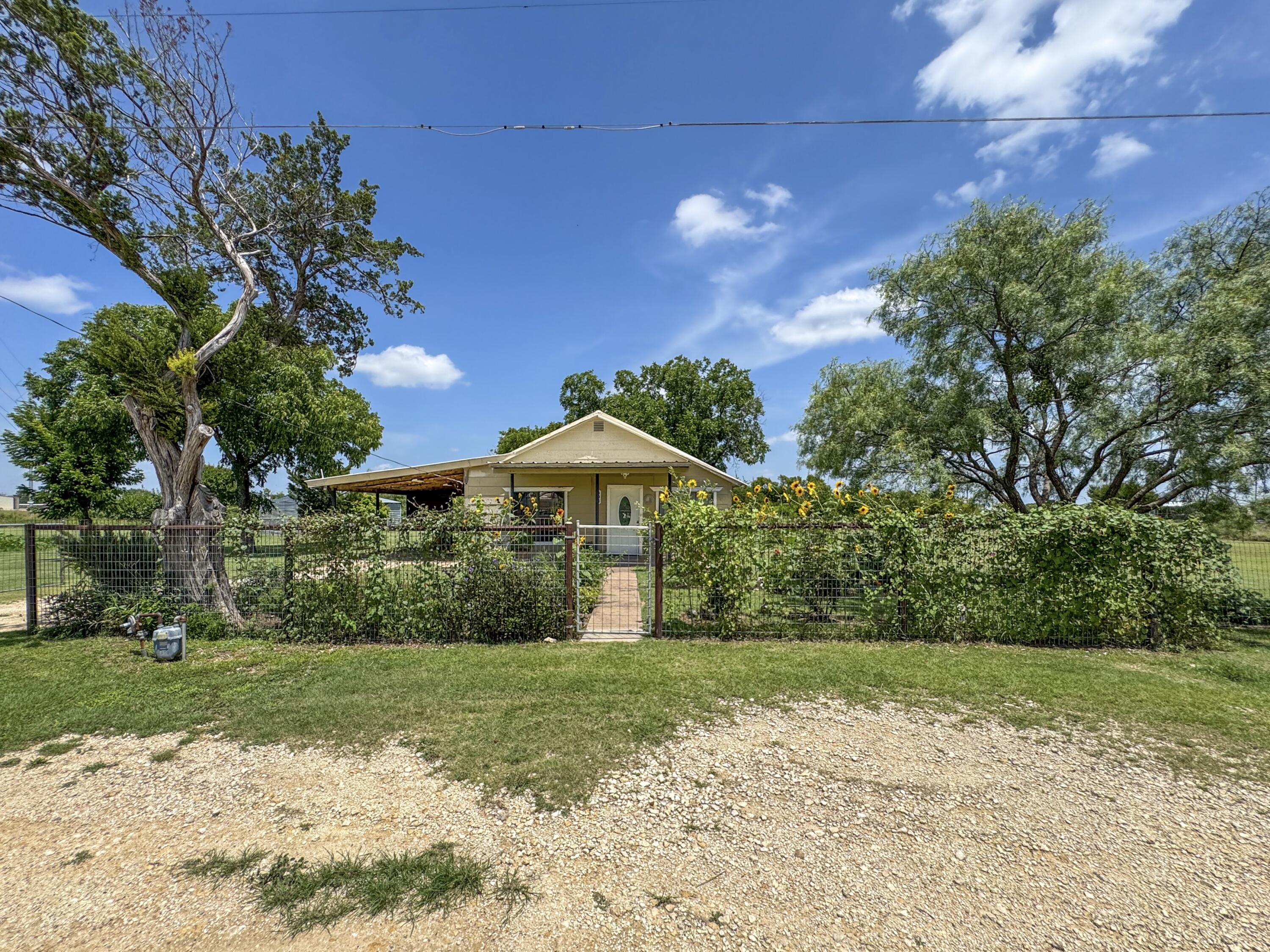 604 Hall Street Property Photo 10