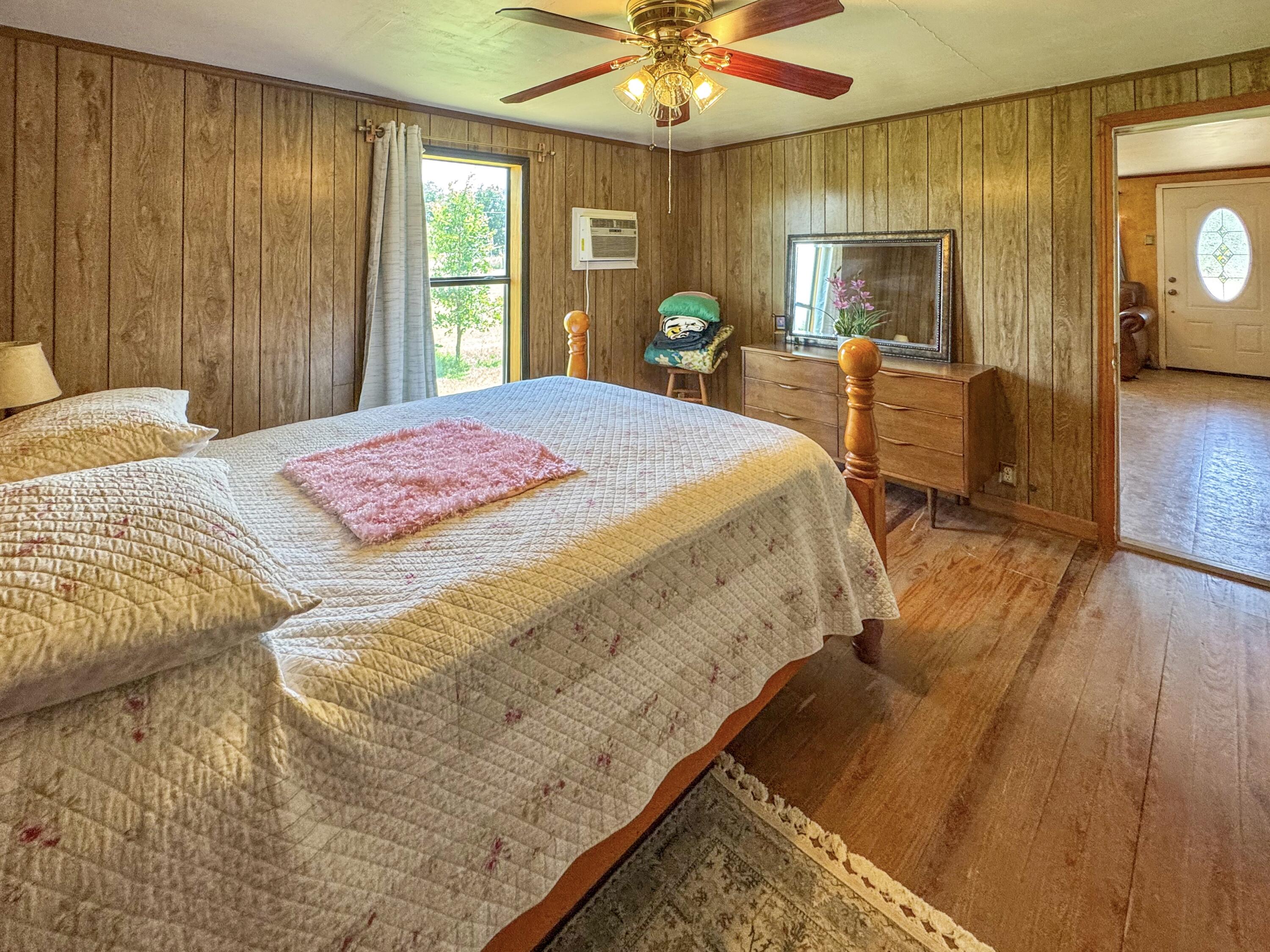 604 Hall Street Property Photo 20