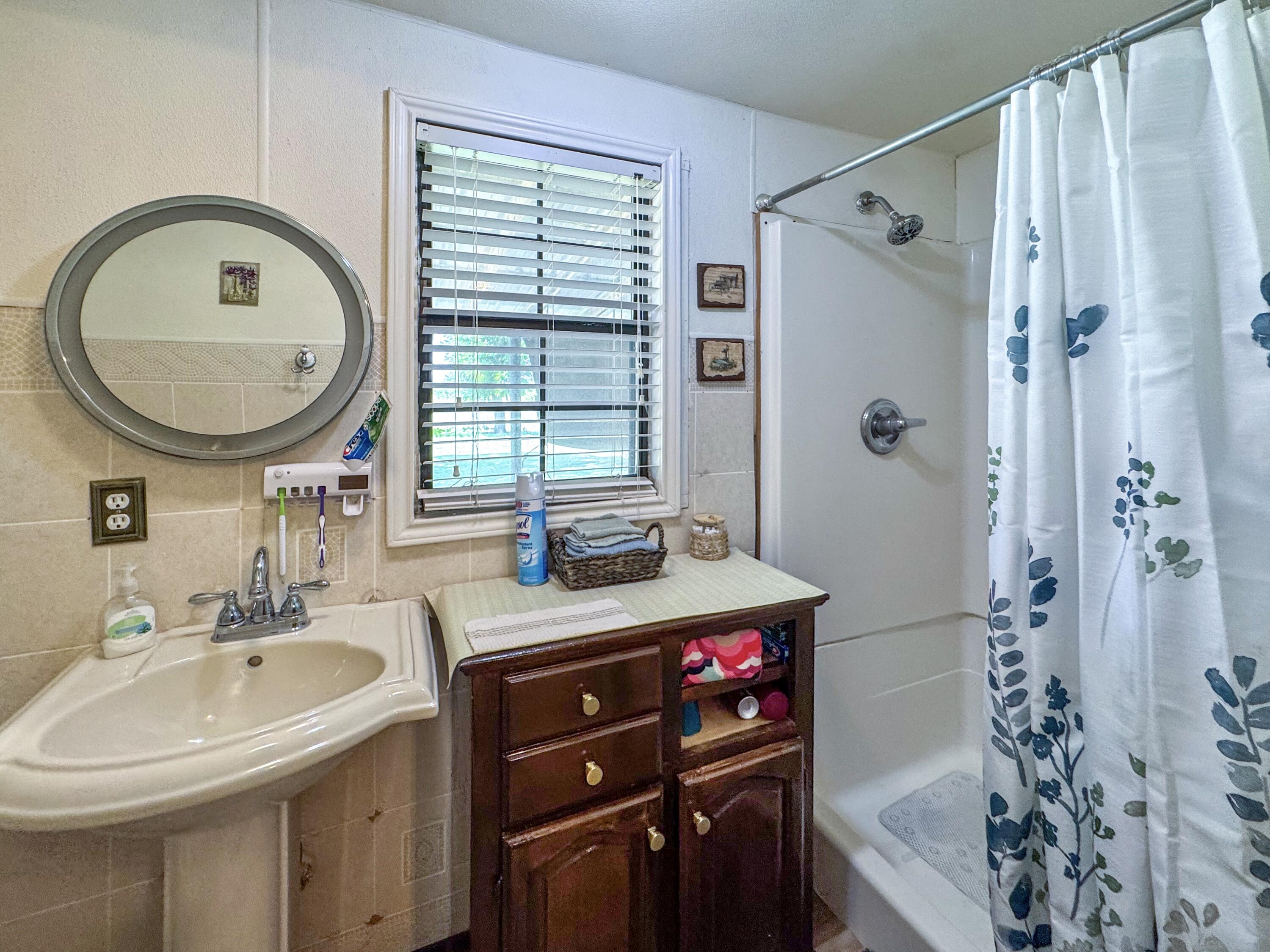 604 Hall Street Property Photo 22