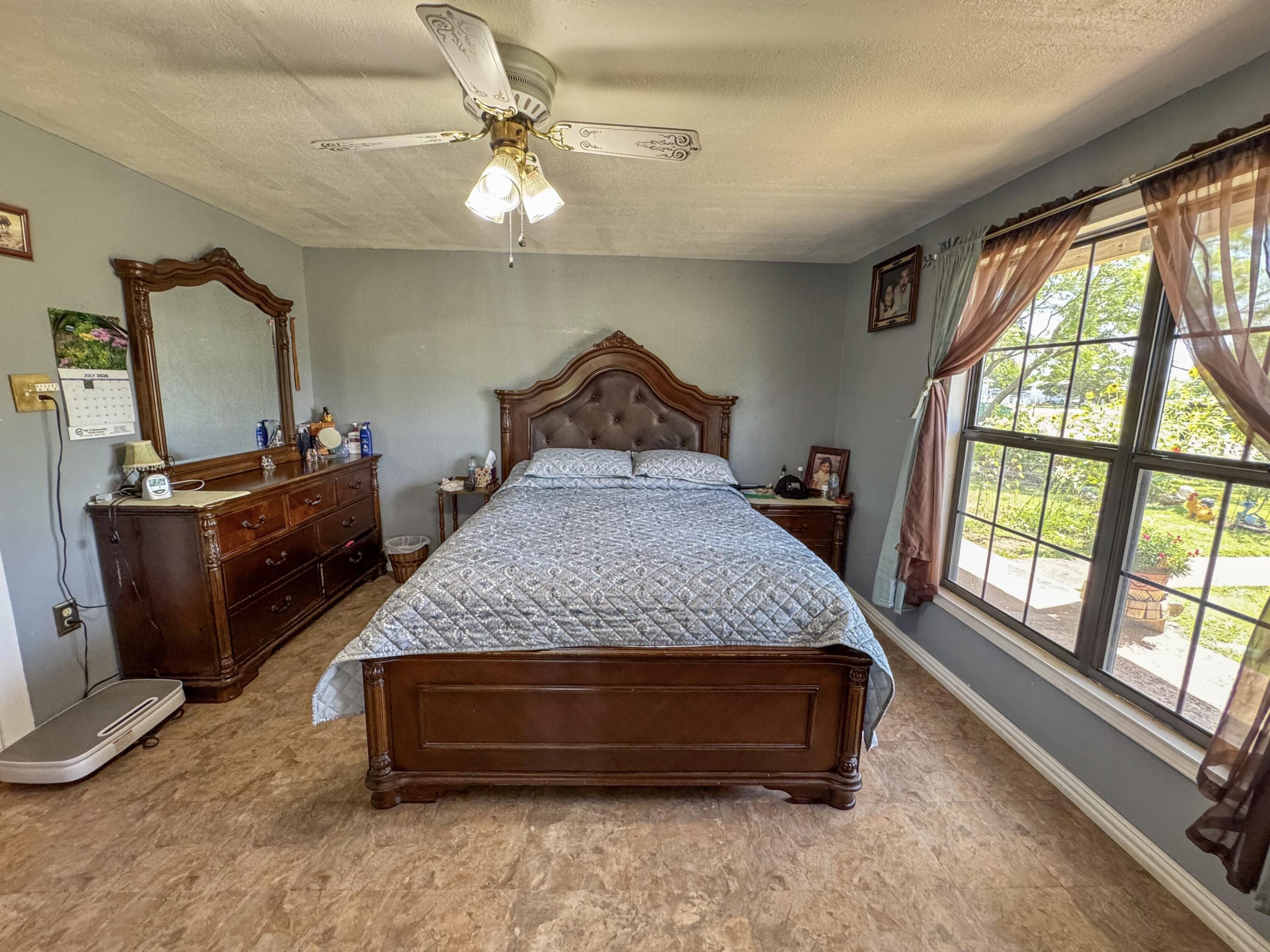 604 Hall Street Property Photo 24