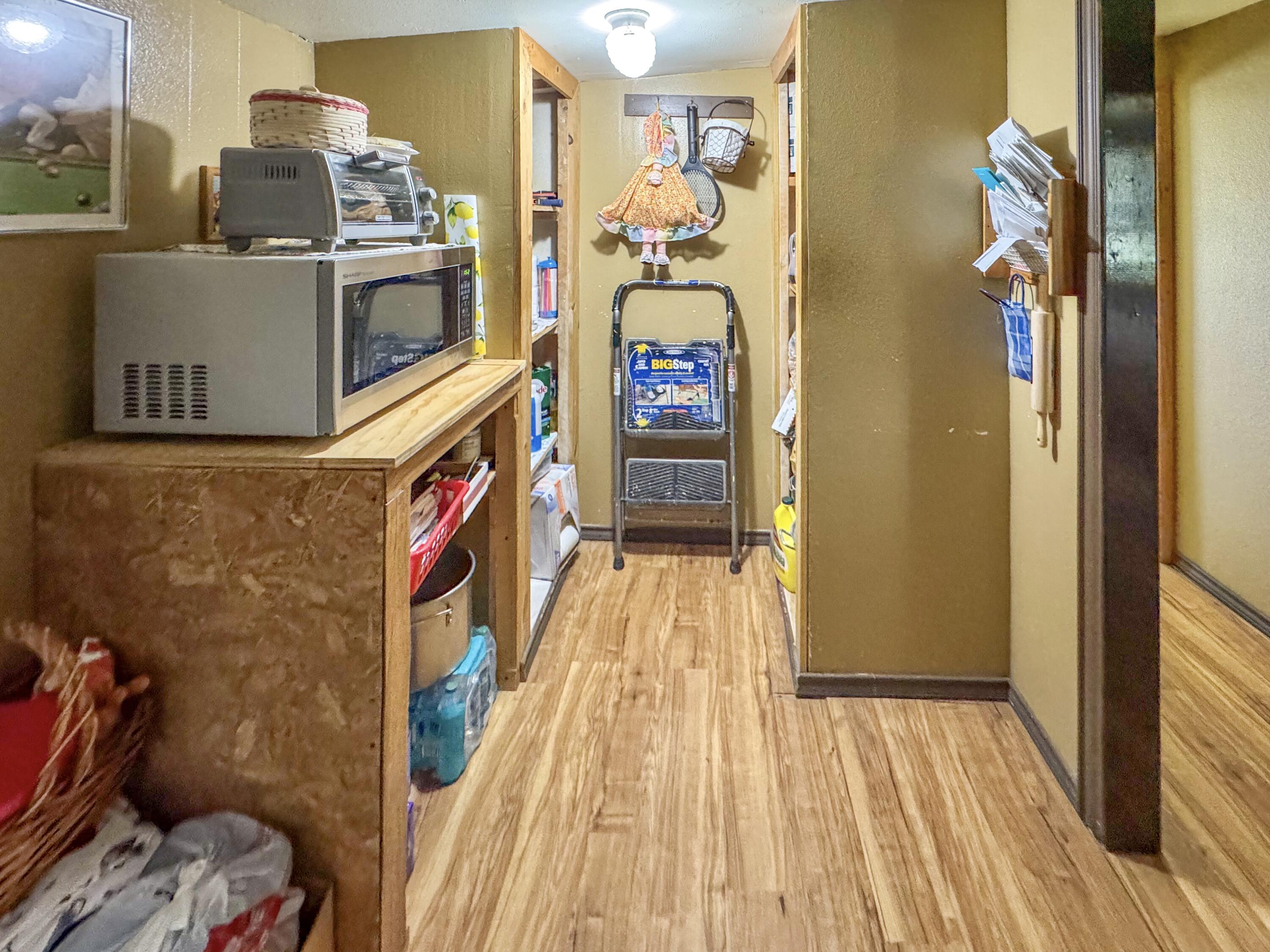604 Hall Street Property Photo 28