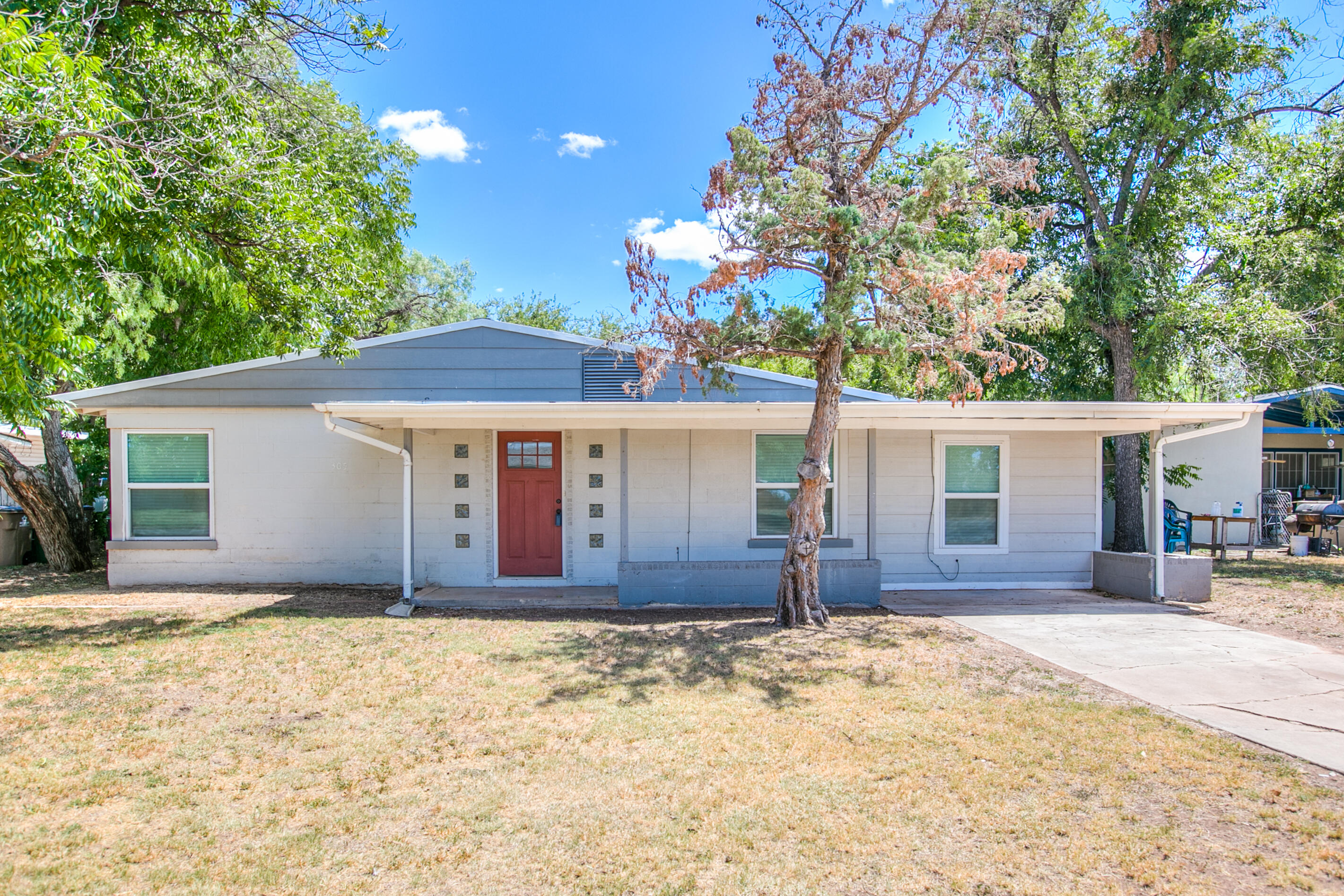 305 Glenmore Drive Property Photo 1