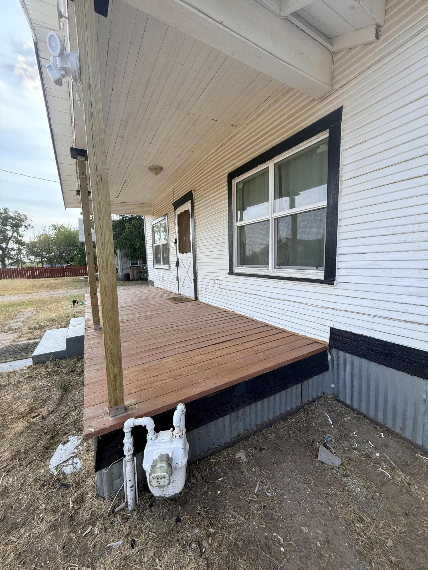 420 E 10th Street Property Photo 2