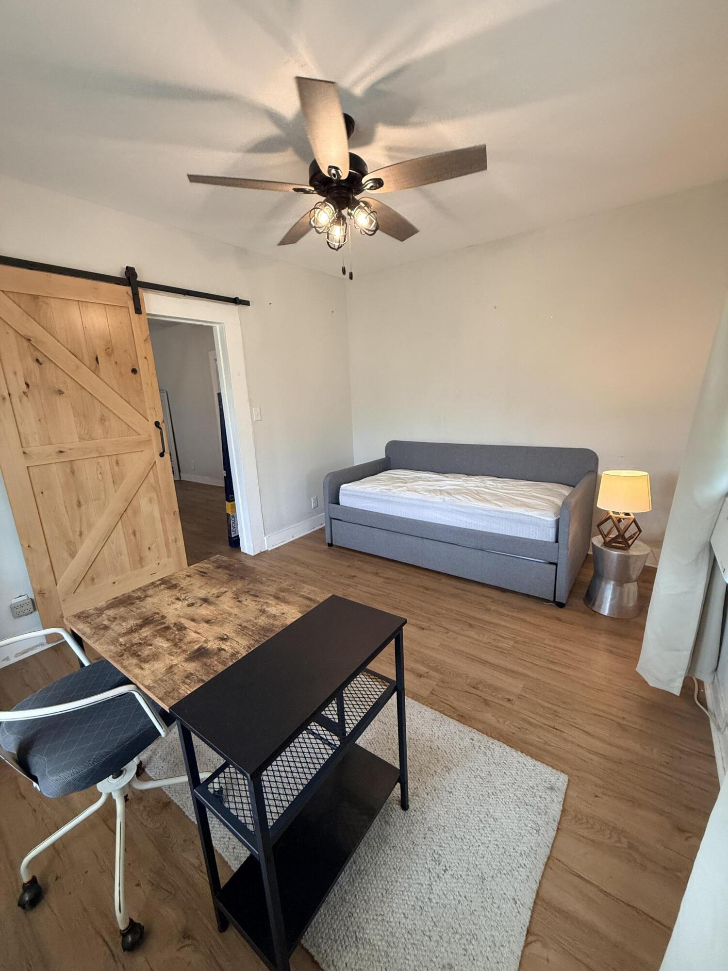 420 E 10th Street Property Photo 5