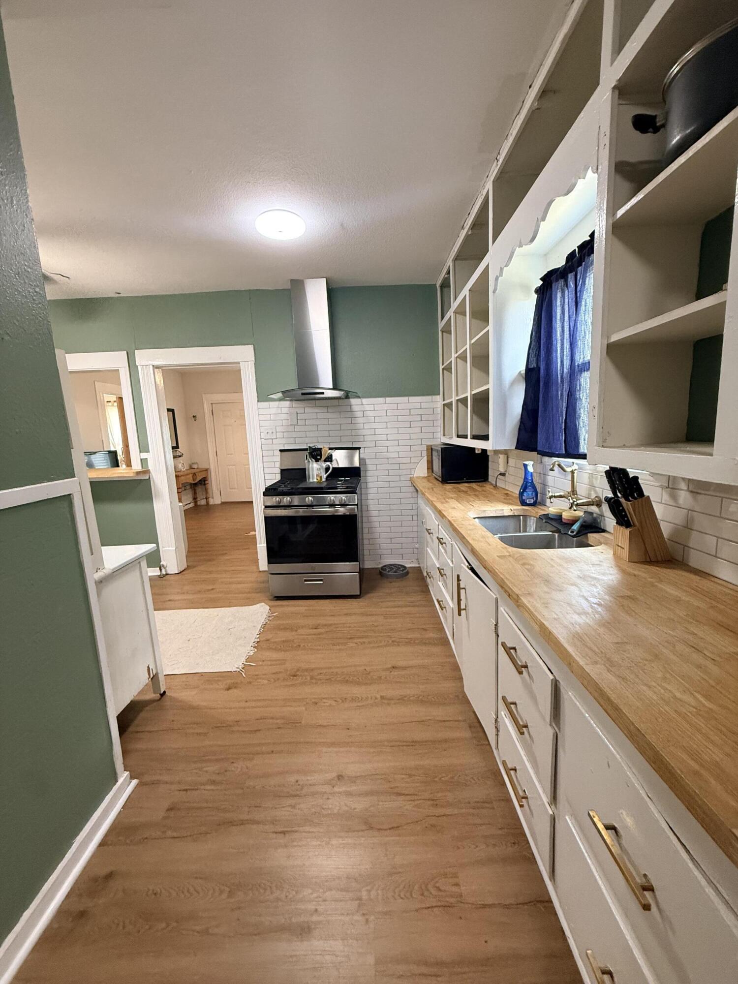 420 E 10th Street Property Photo 15