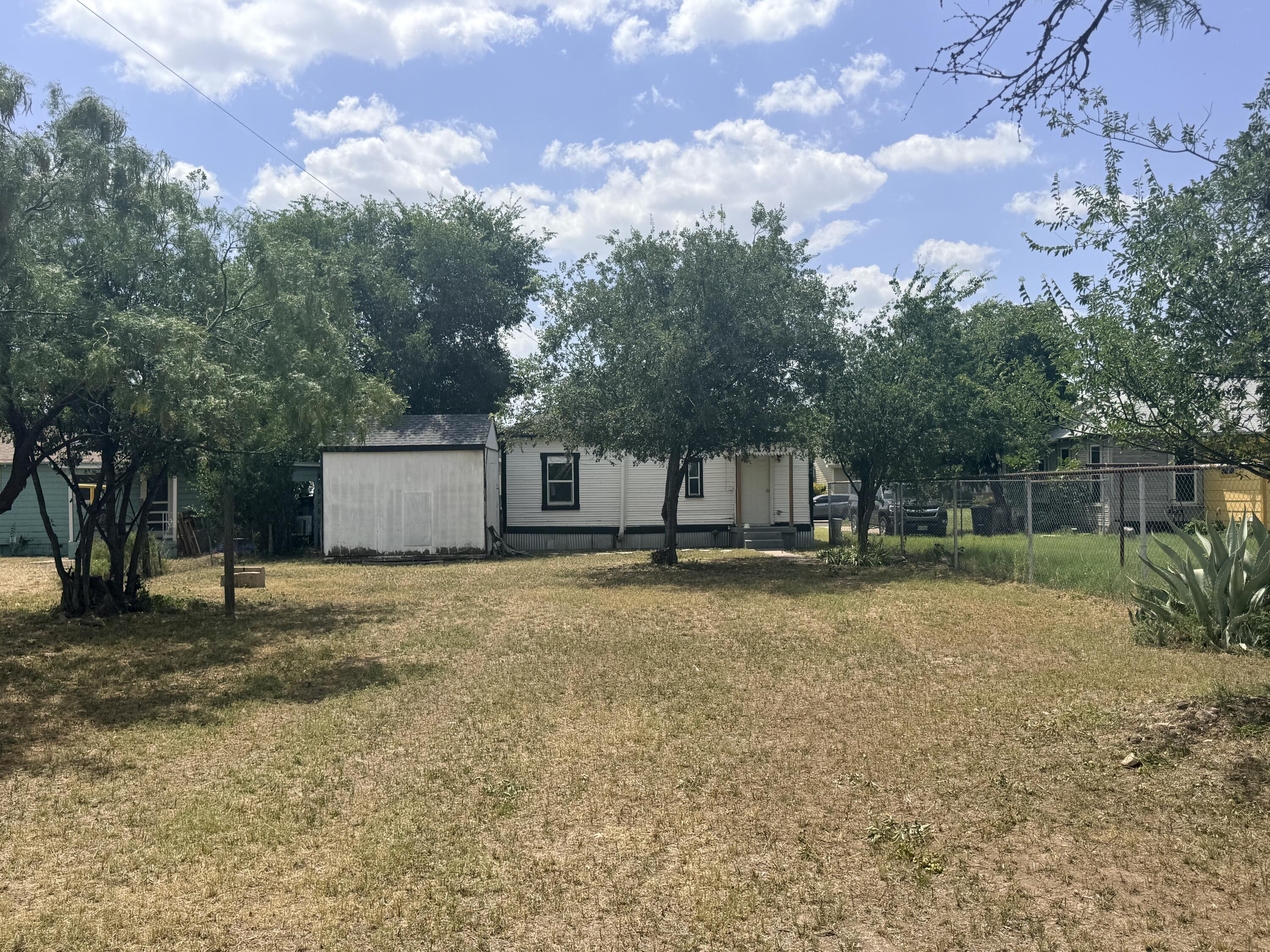 420 E 10th Street Property Photo 19
