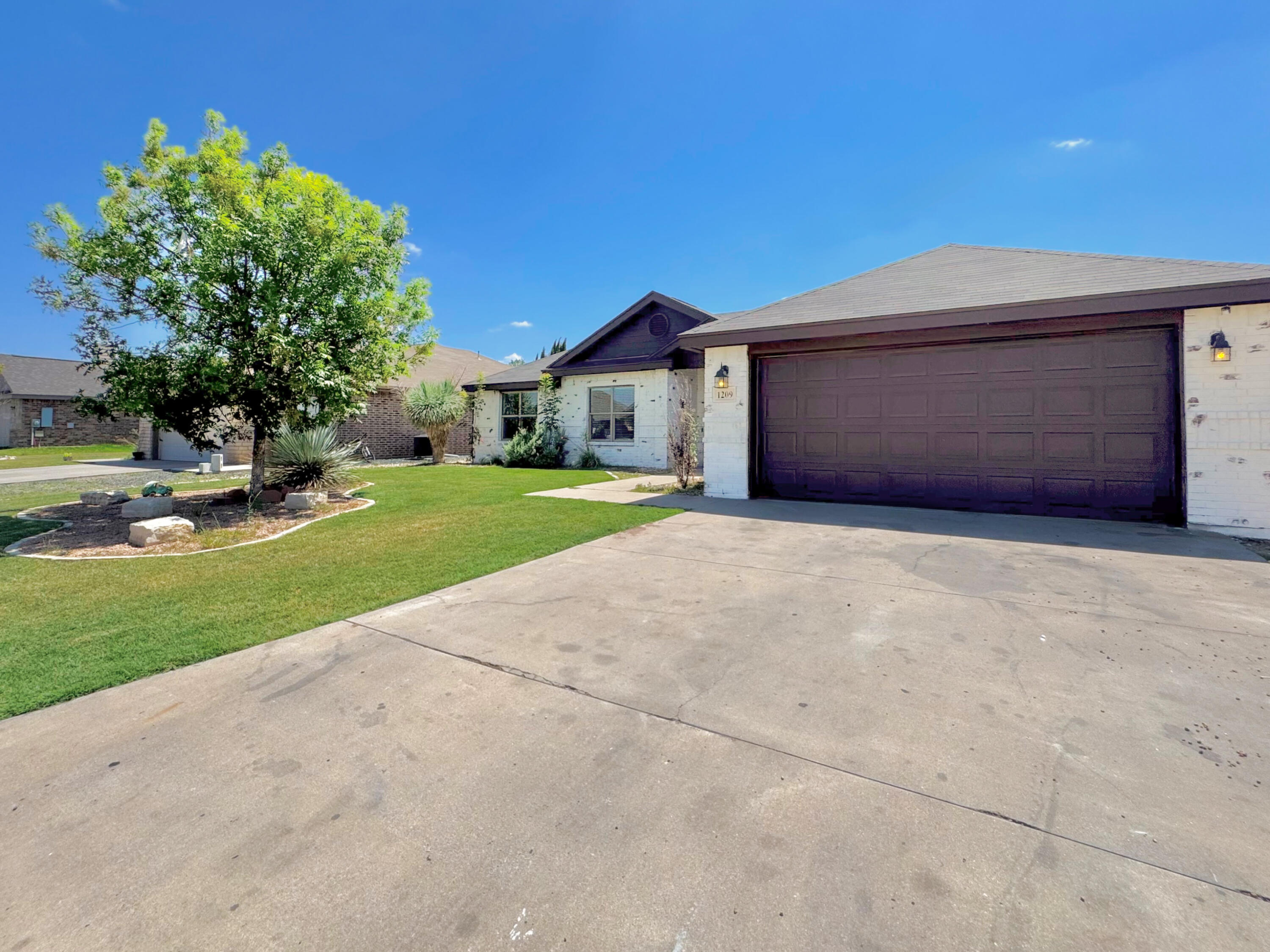 1209 Daniel Street Property Photo 3