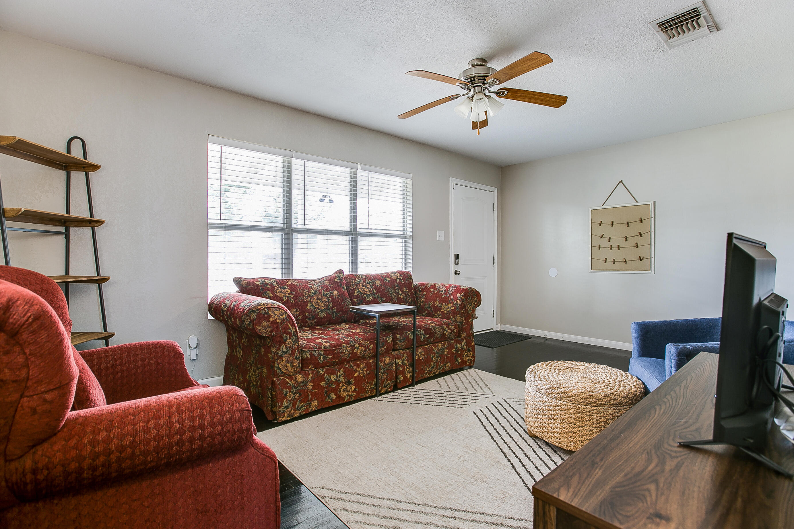 2646 W Harris Avenue Property Photo 4