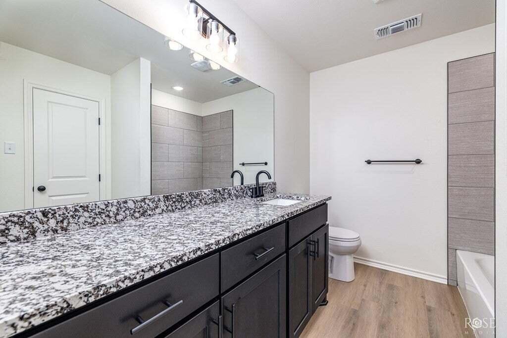 314 W 12th Street Property Photo 14