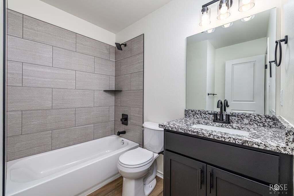 314 W 12th Street Property Photo 18