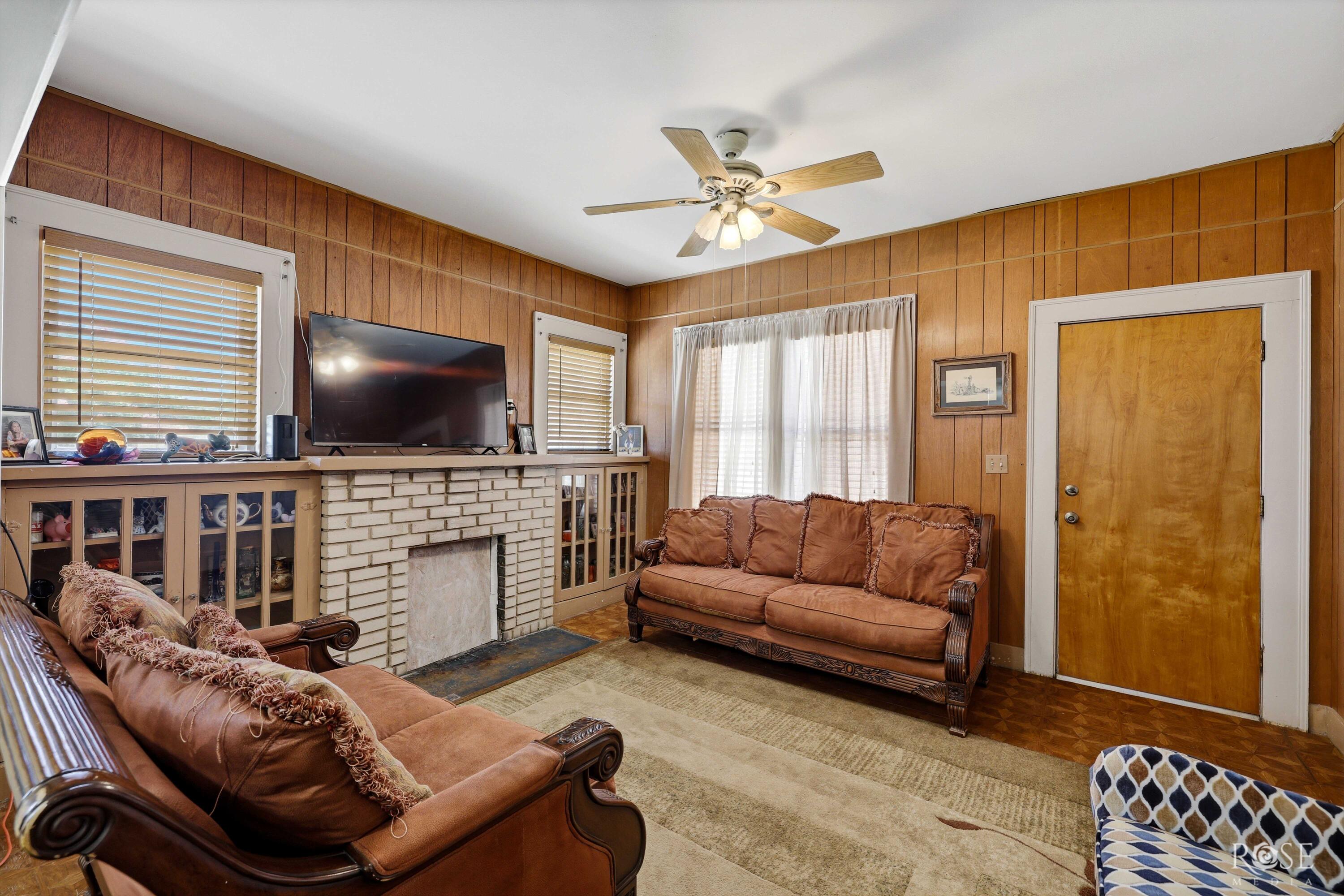 306 Ave E Property Photo 10